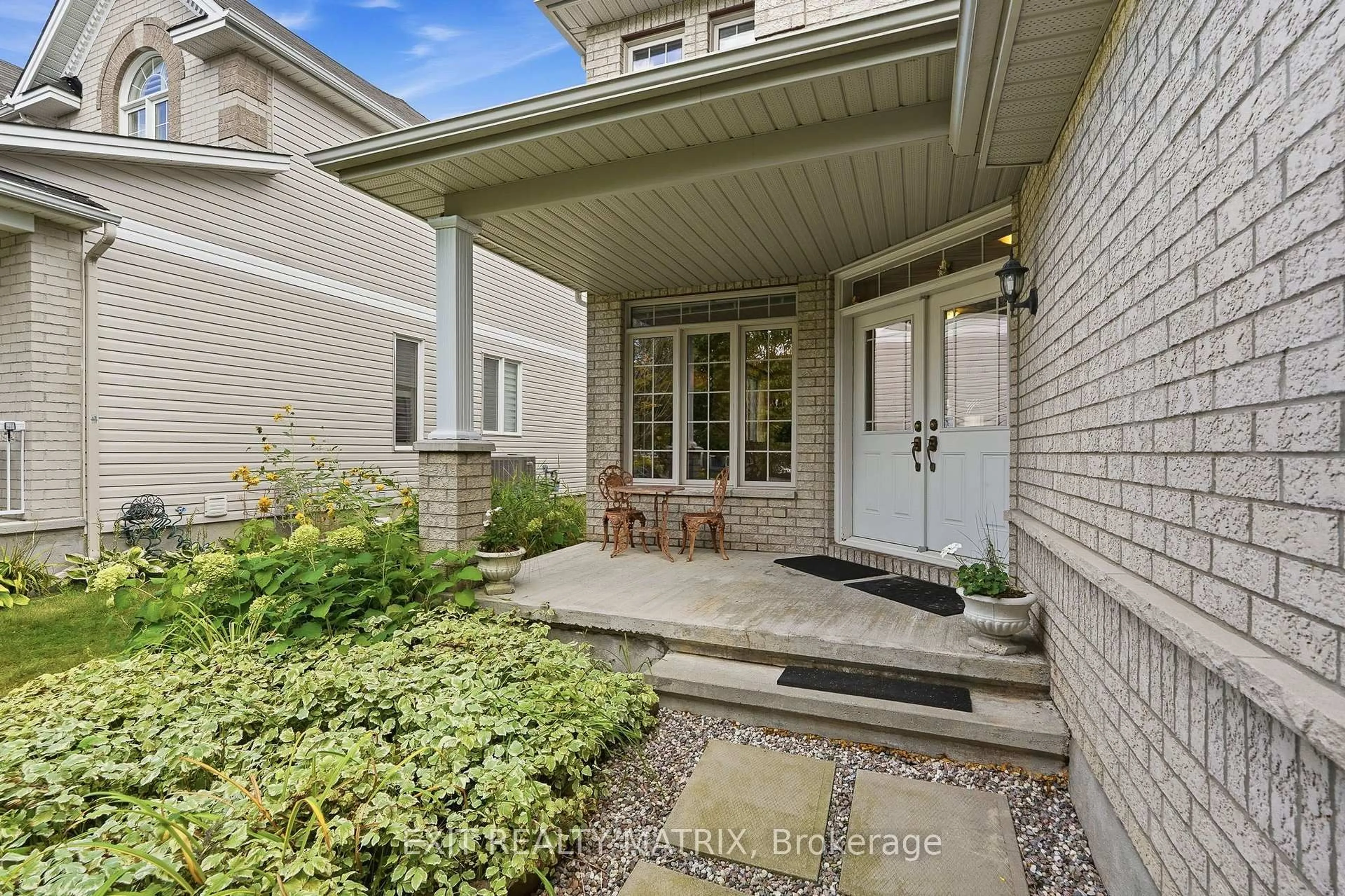 Indoor entryway for 2310 Glandriel Cres, Orleans Ontario K4A 4T3
