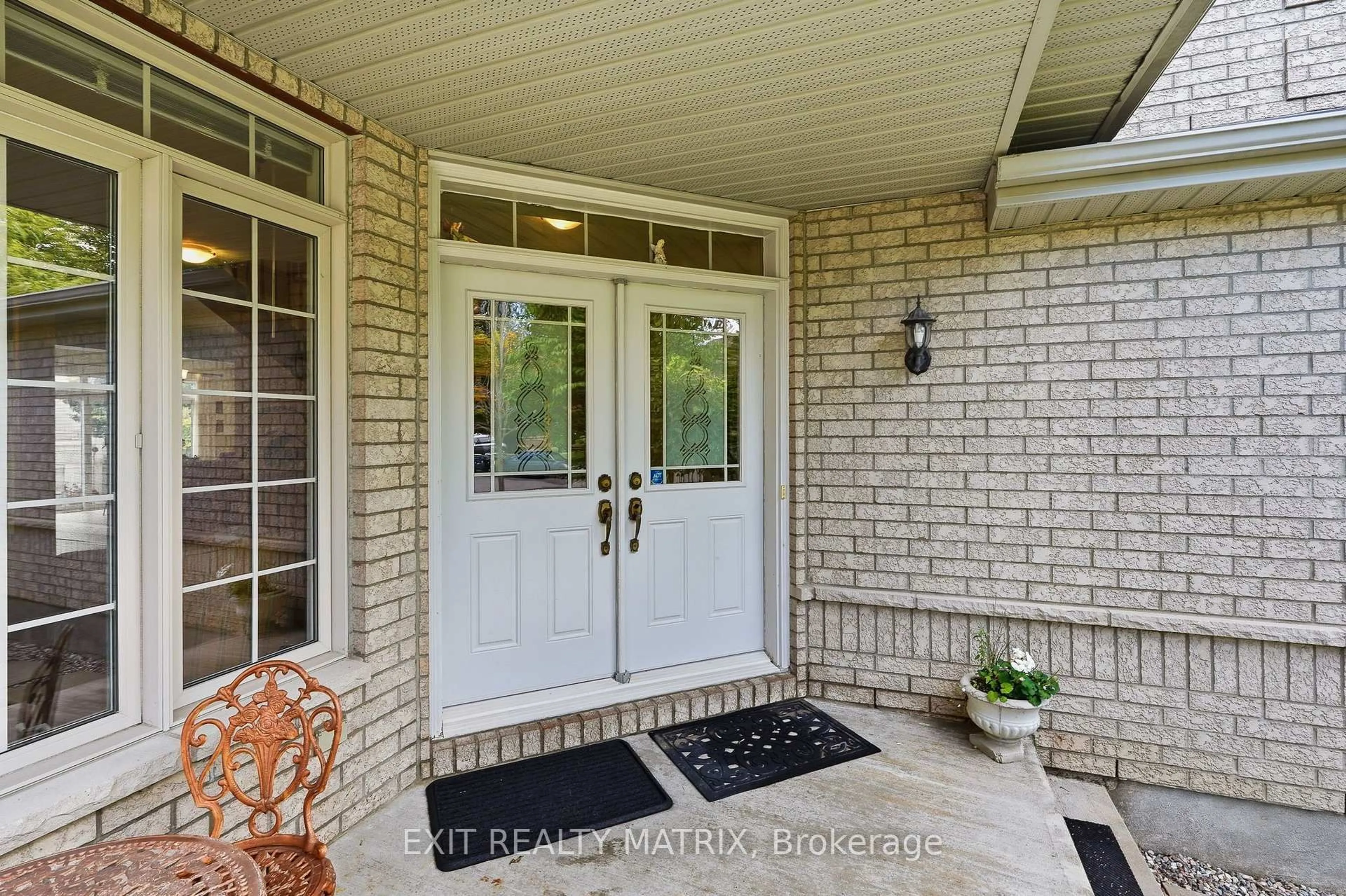 Indoor entryway for 2310 Glandriel Cres, Orleans Ontario K4A 4T3