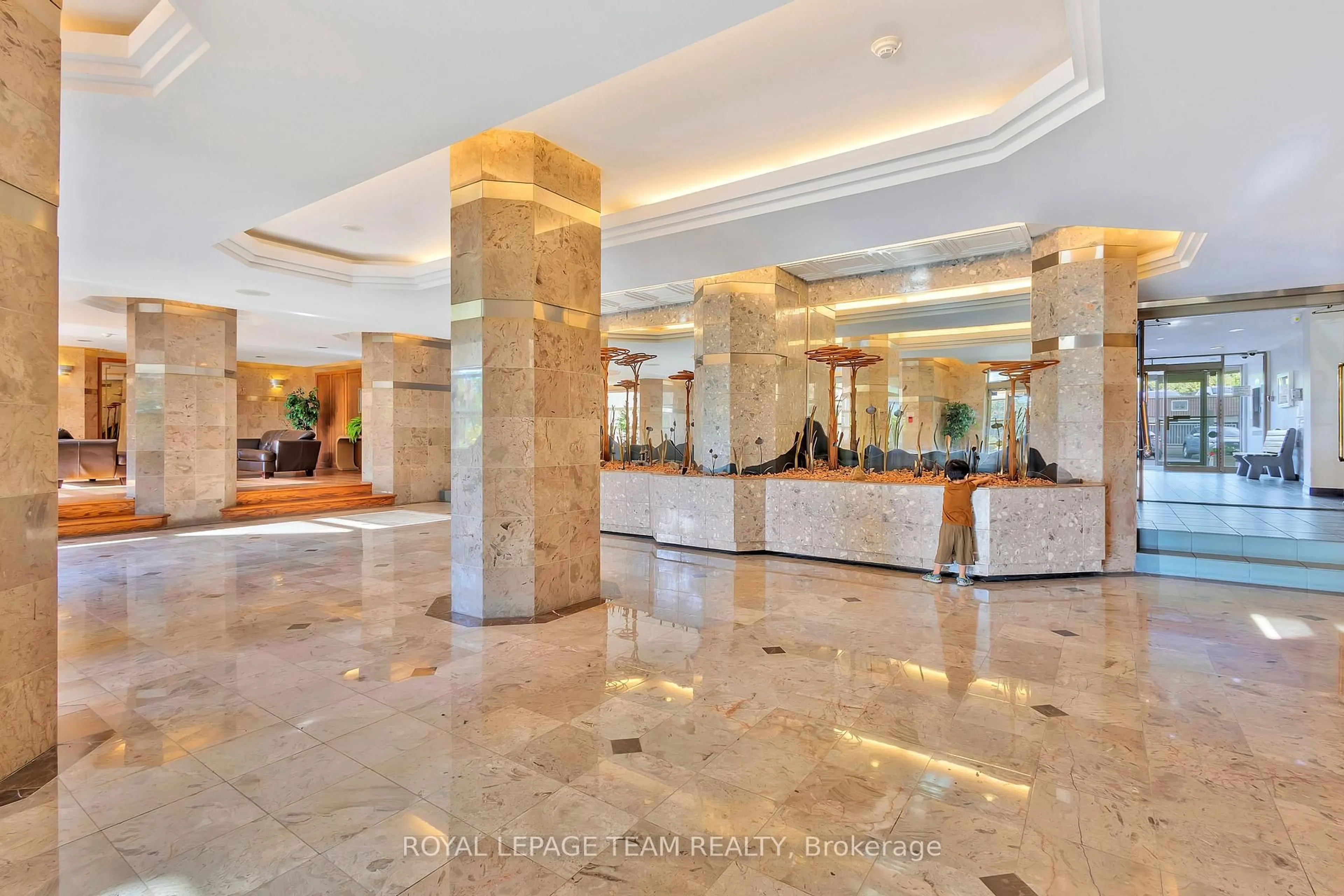 Lobby for 2759 Carousel Cres #501, Ottawa Ontario K1T 2N5