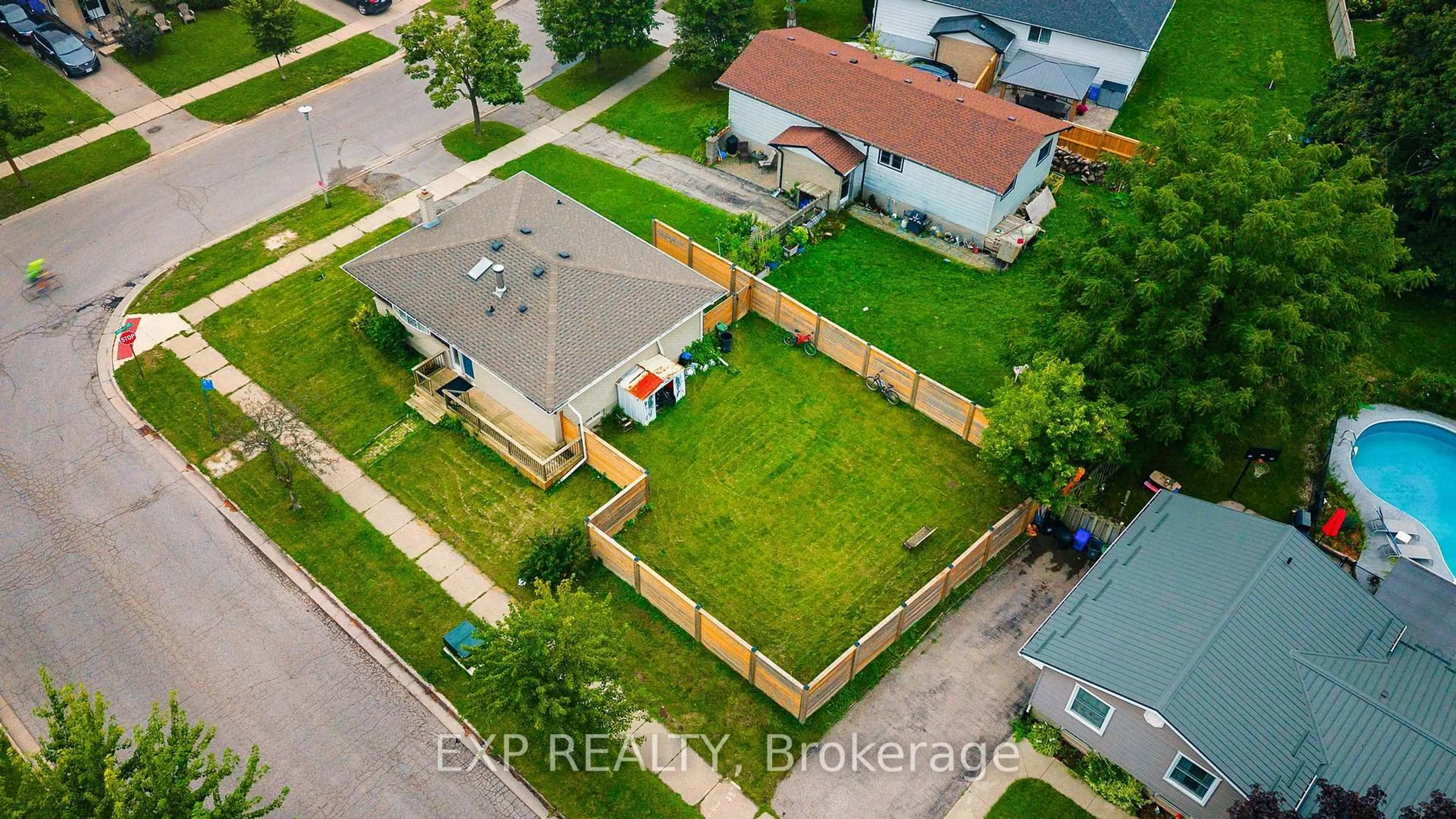 A pic from outside/outdoor area/front of a property/back of a property/a pic from drone, street for 56 Ashbury Ave, London South Ontario N6E 1T1