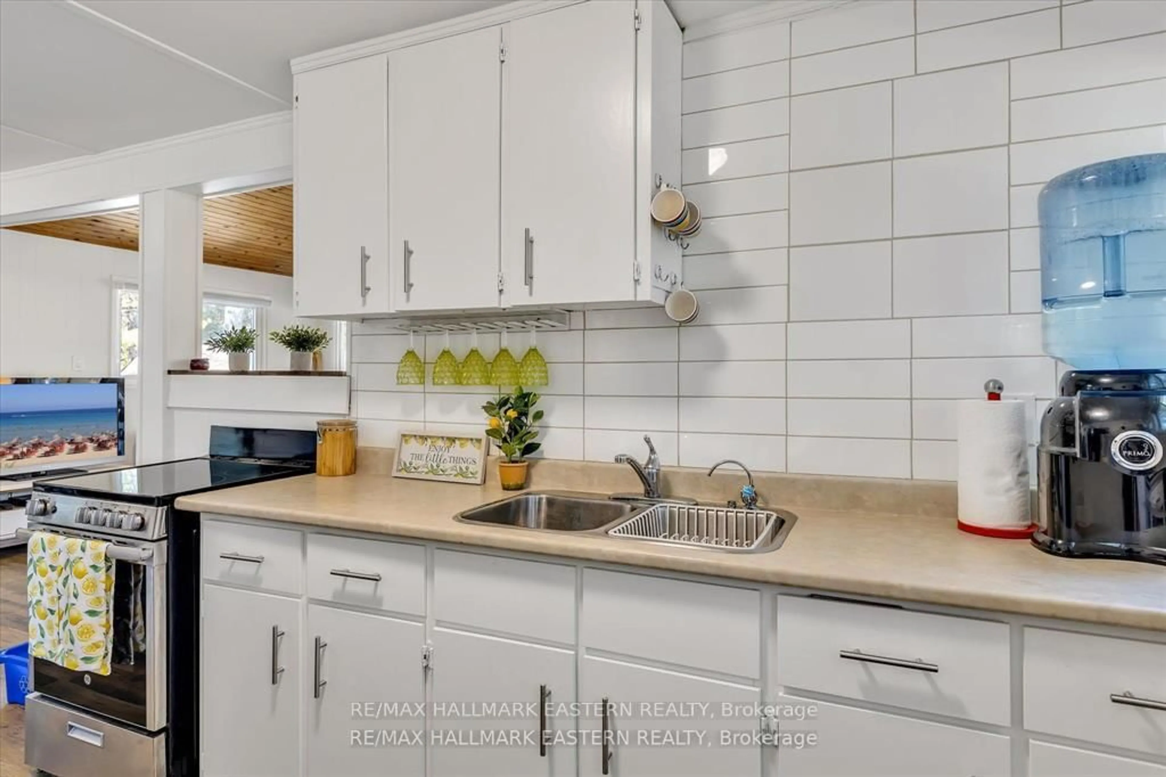 Standard kitchen, ceramic/tile floor for 1810 Hull Rd, Douro-Dummer Ontario K0L 2H0