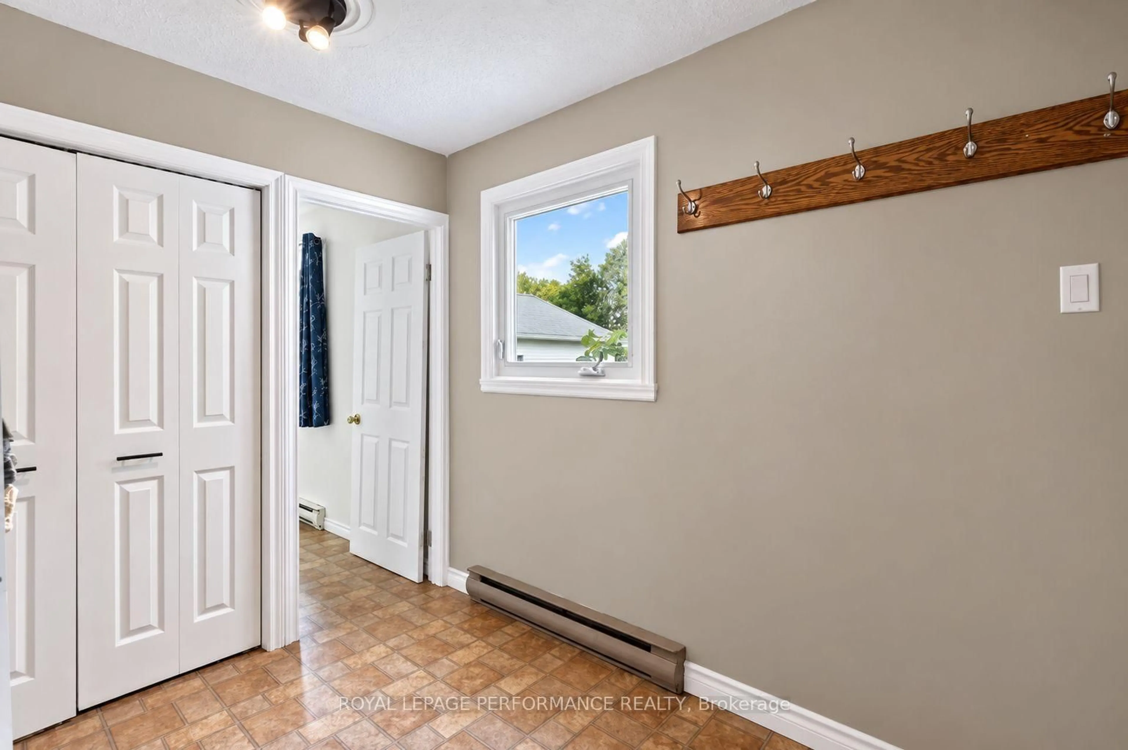 Indoor entryway for 71 Mechanic St, North Glengarry Ontario K0C 1T0