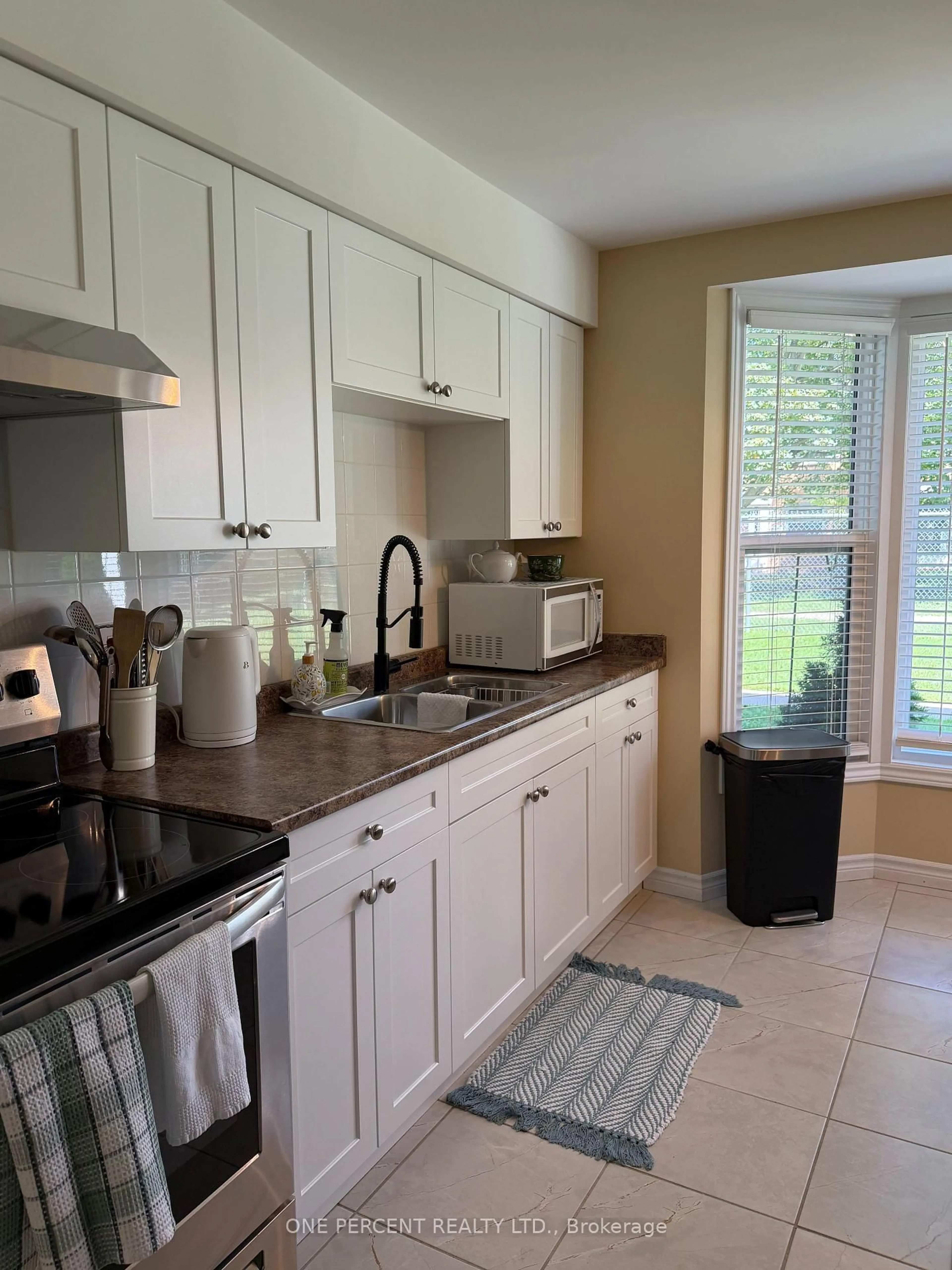 Standard kitchen, ceramic/tile floor for 48 Arbour Glen Cres, London East Ontario N5Y 1Z9
