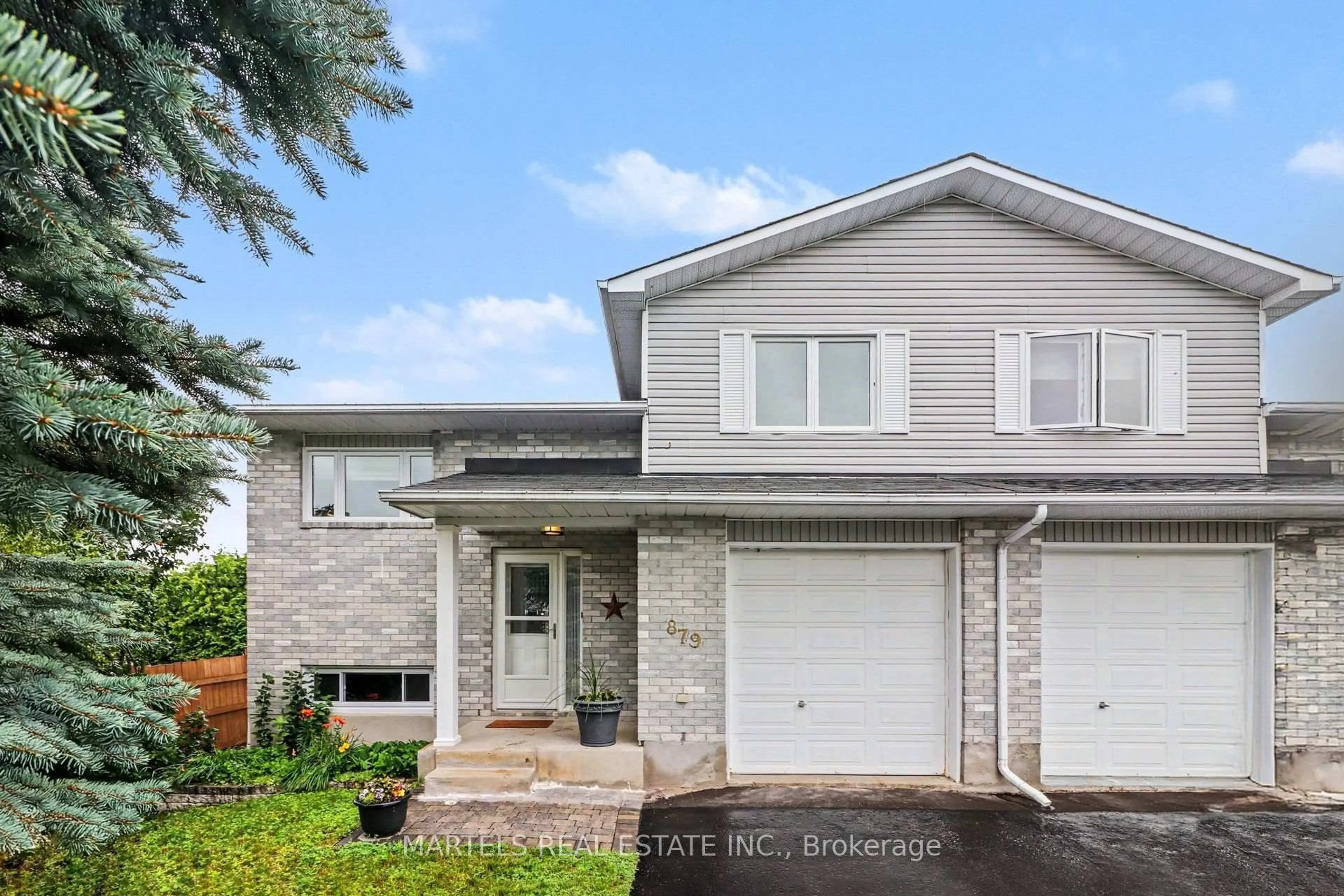 Home with vinyl exterior material, street for 879 Lawrence St, Clarence-Rockland Ontario K4K 1M8