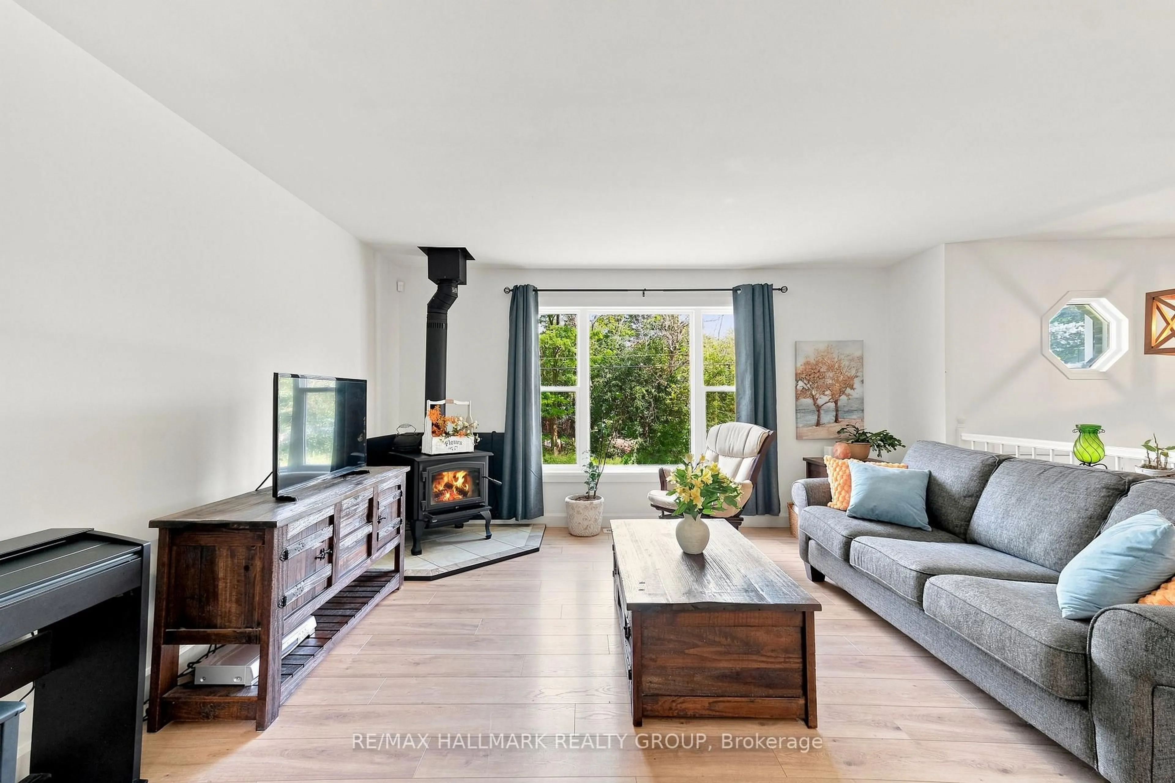 Living room with furniture, unknown for 776 MCFARLANE Rd, North Grenville Ontario K0G 1S0