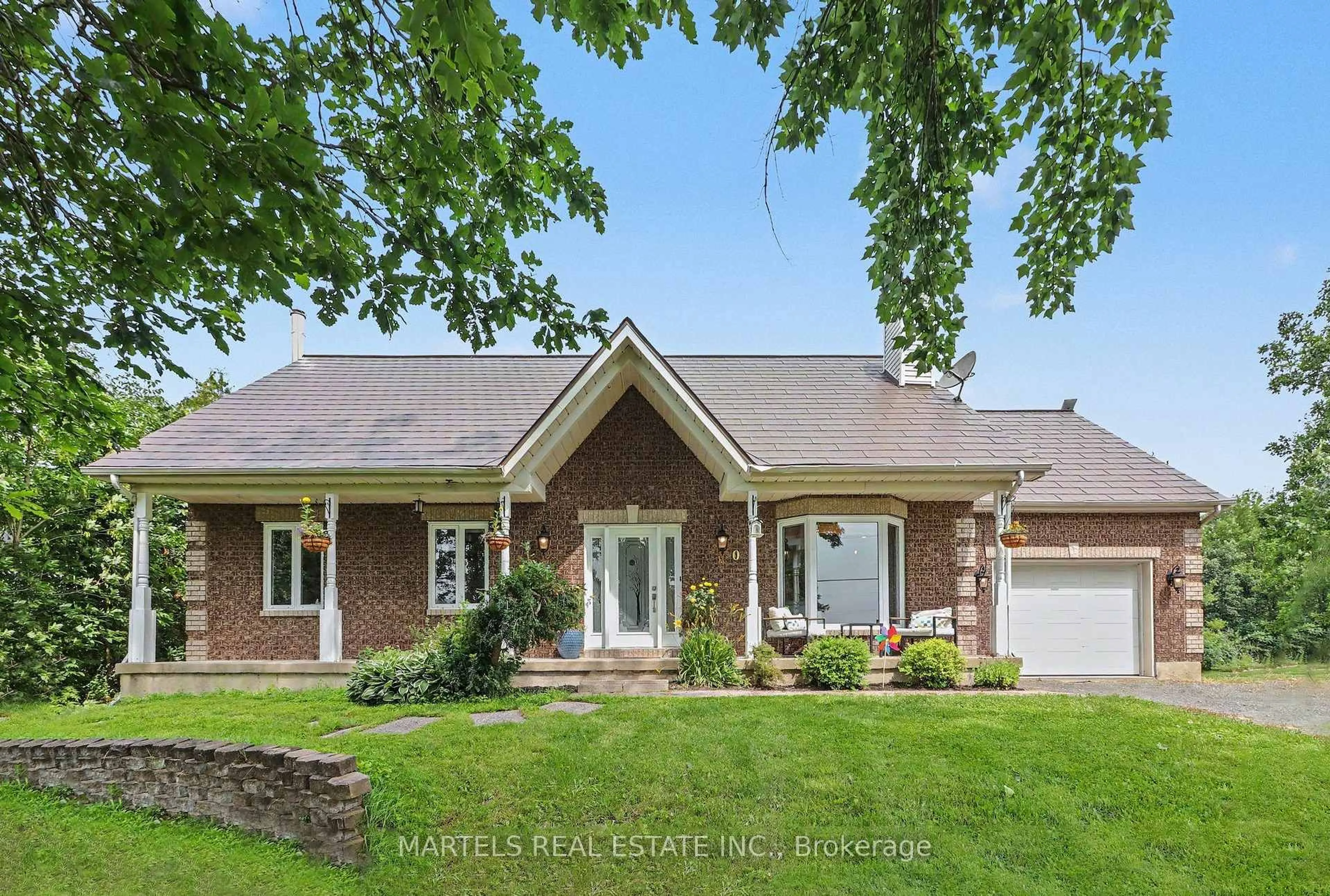 Home with brick exterior material, unknown for 880 Concession St, Alfred and Plantagenet Ontario K0B 1L0