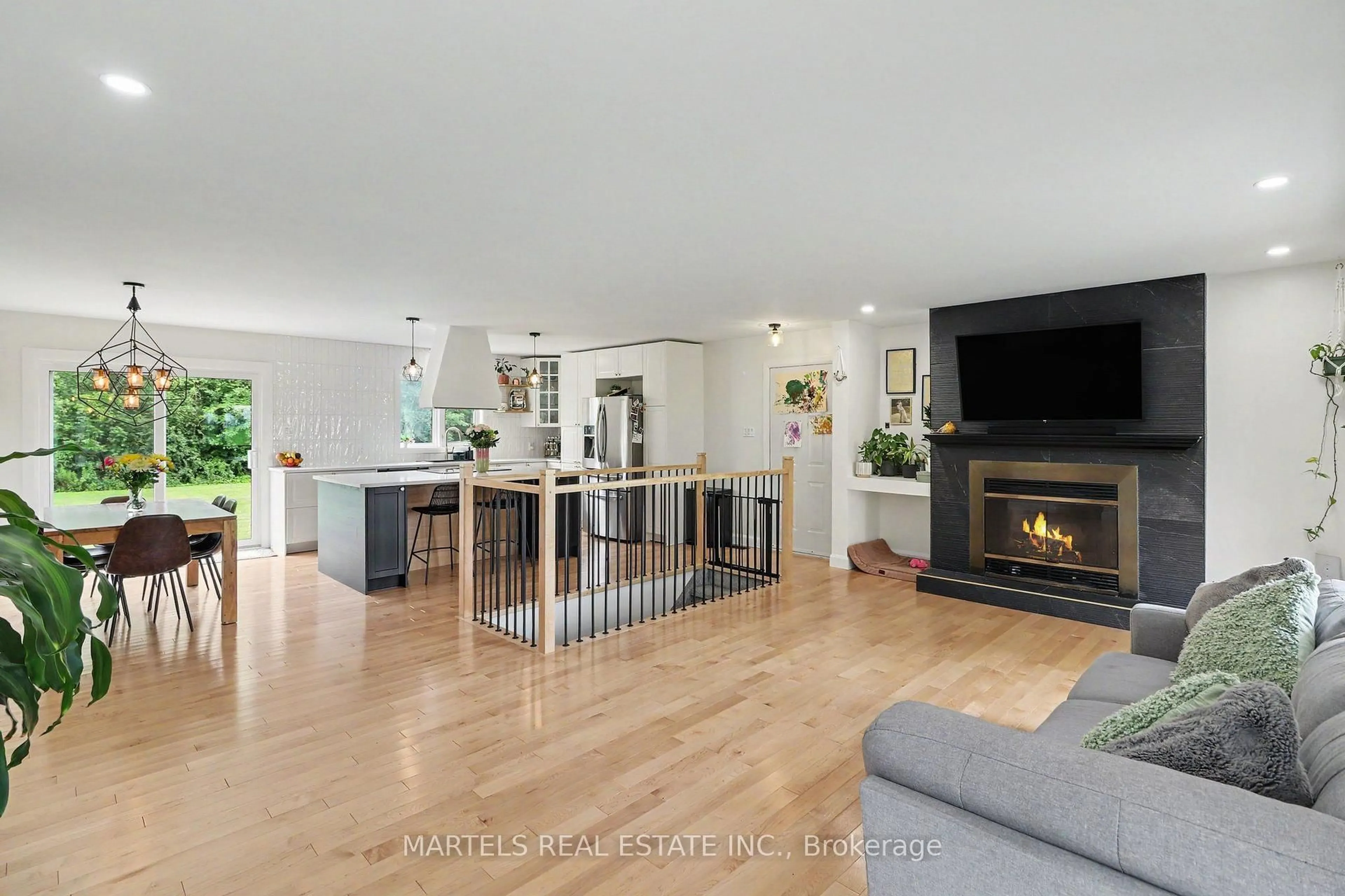 Open concept kitchen, unknown for 880 Concession St, Alfred and Plantagenet Ontario K0B 1L0