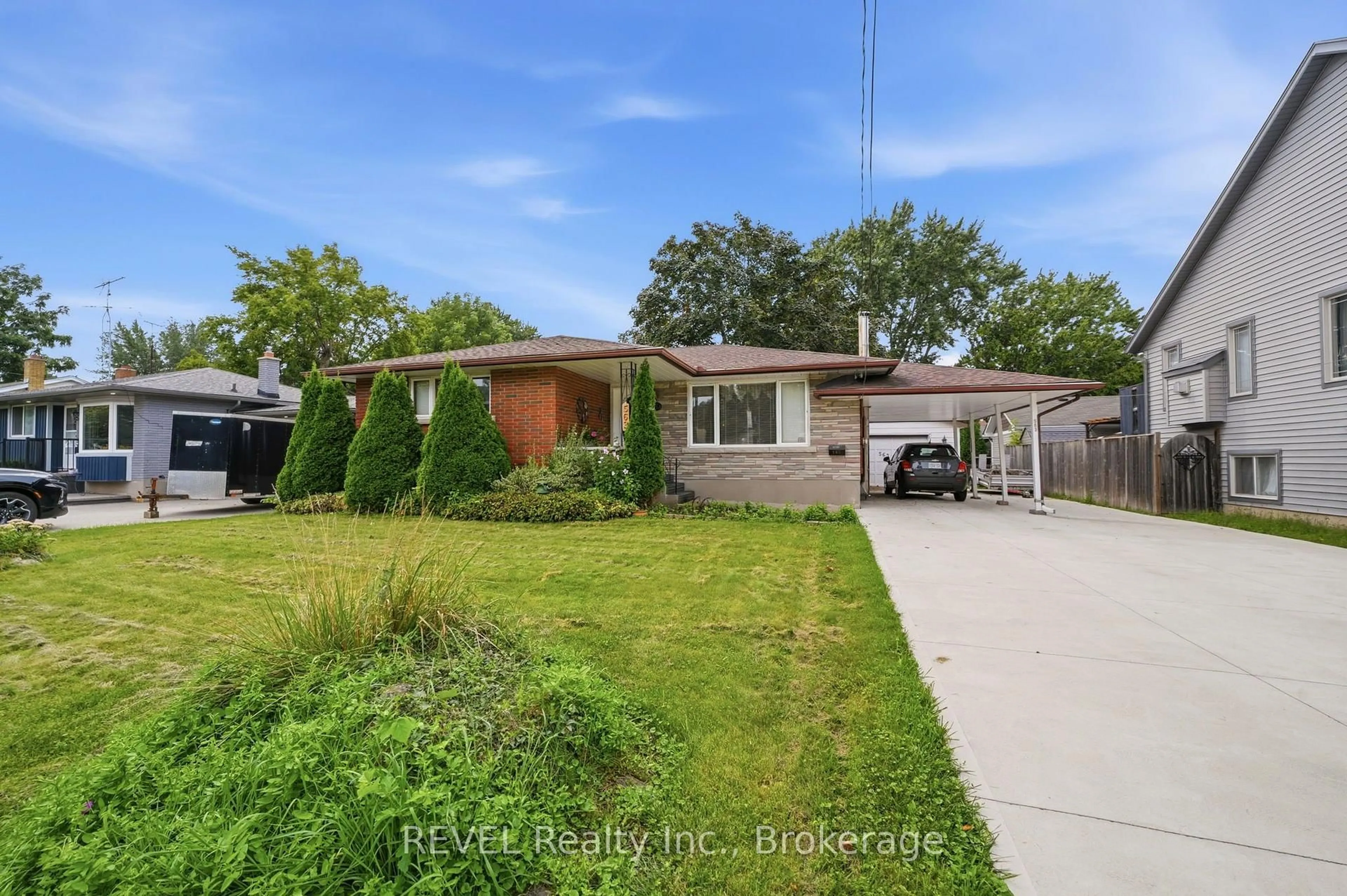 A pic from outside/outdoor area/front of a property/back of a property/a pic from drone, street for 563 Bunting Rd, St. Catharines Ontario L2M 3A4