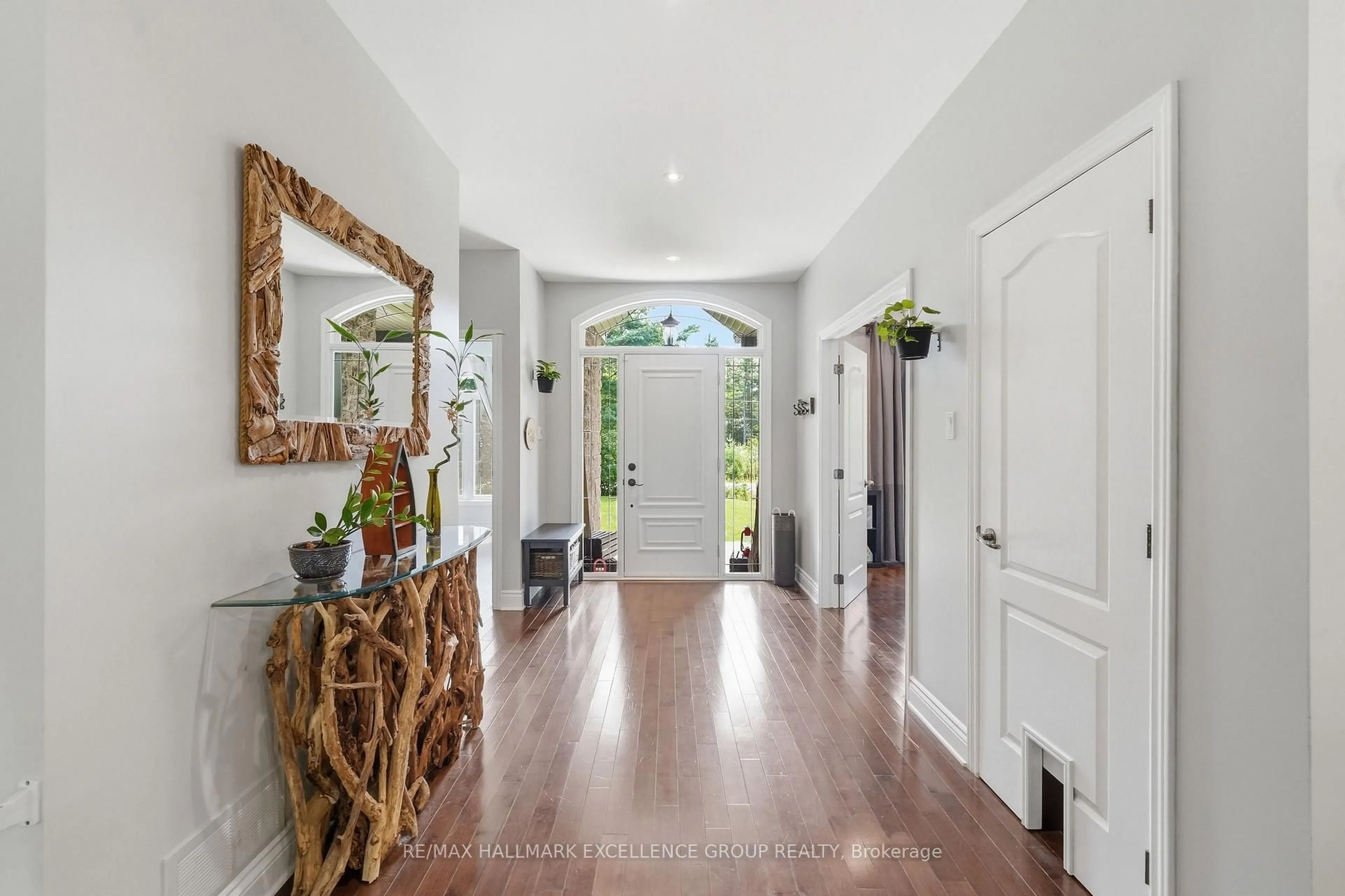 Indoor entryway for 1363 Du Golf Rd, Clarence-Rockland Ontario K0A 1N0