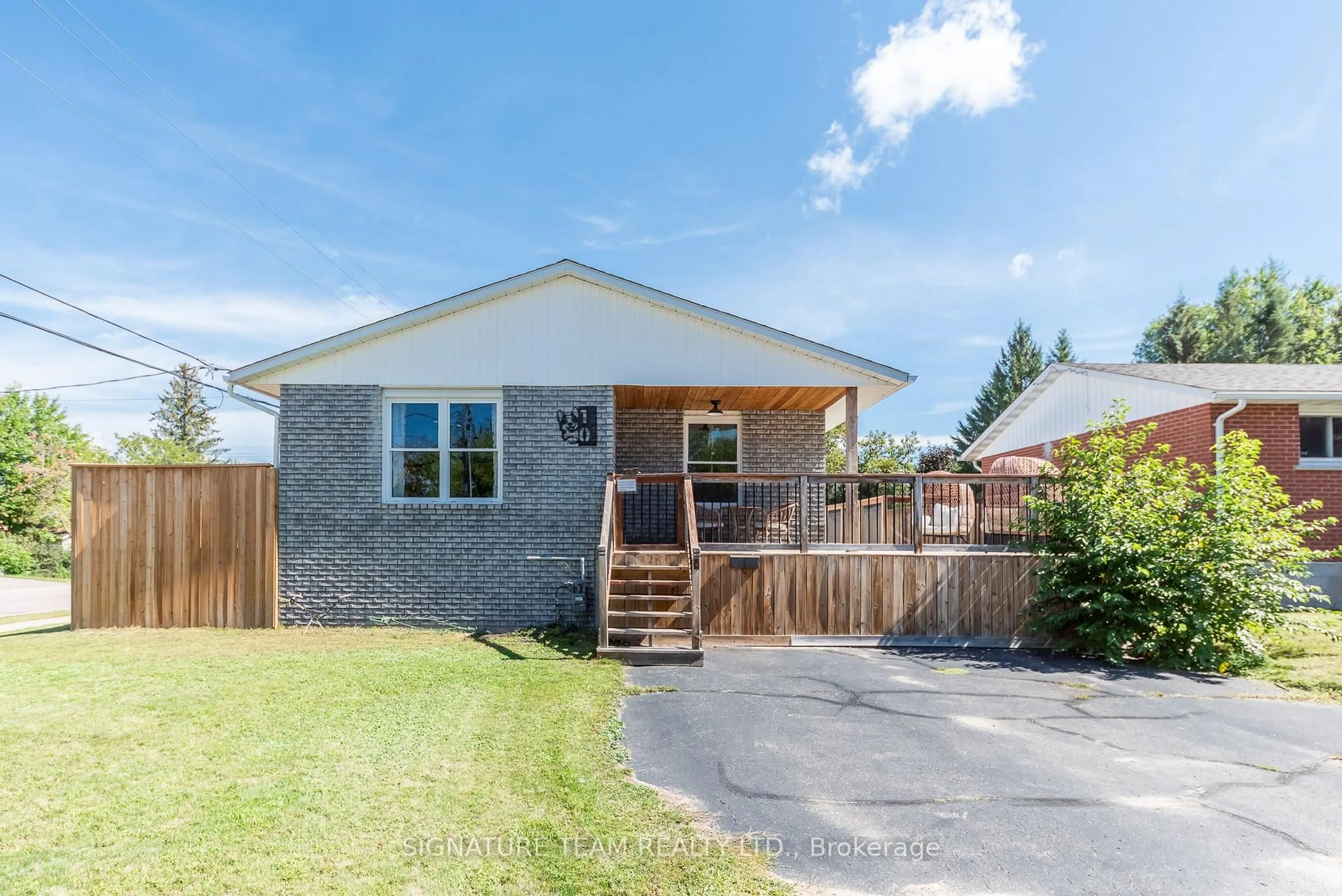 Unknown for 10 Selkirk St, Petawawa Ontario K8H 1N9