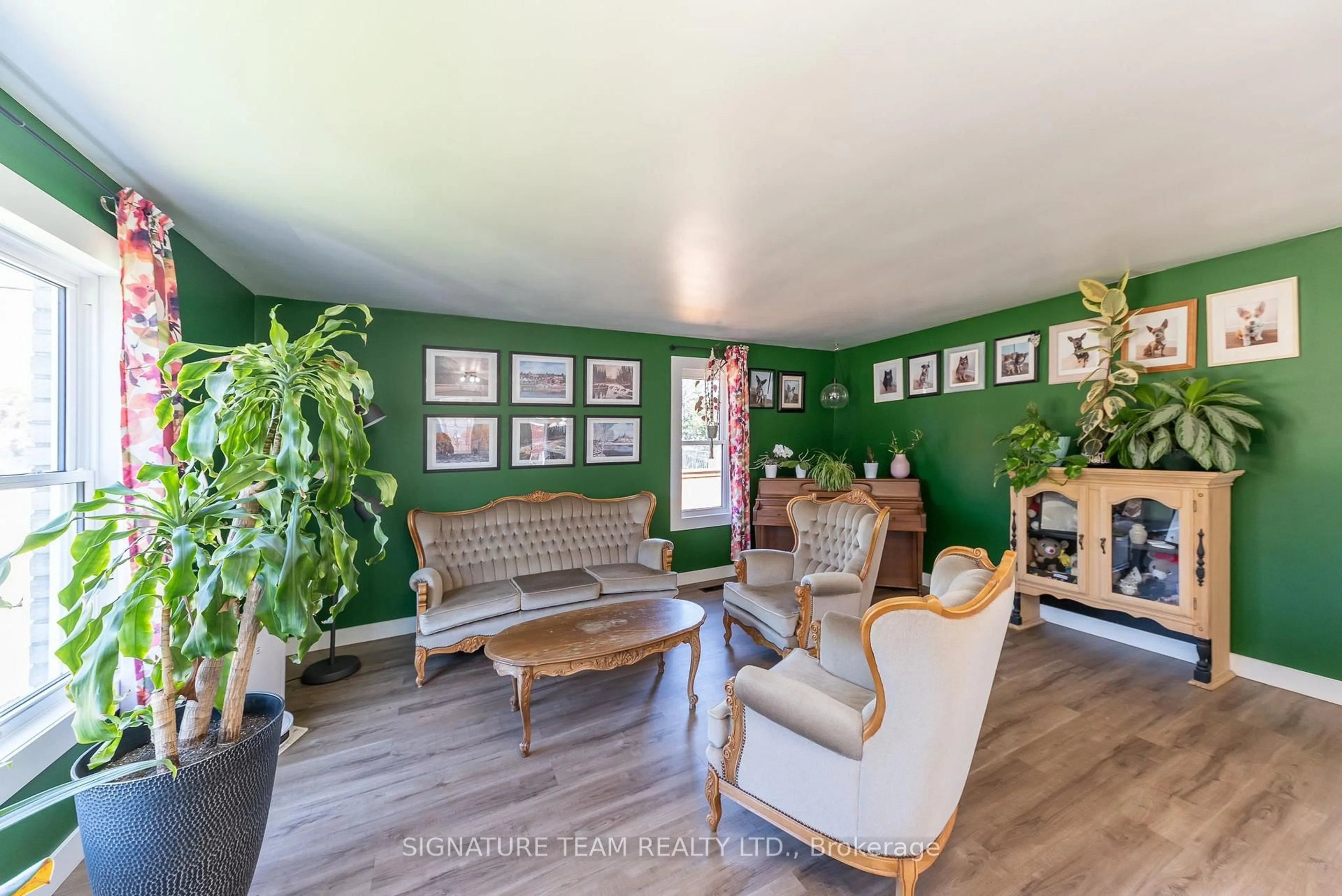Living room with furniture, unknown for 10 Selkirk St, Petawawa Ontario K8H 1N9