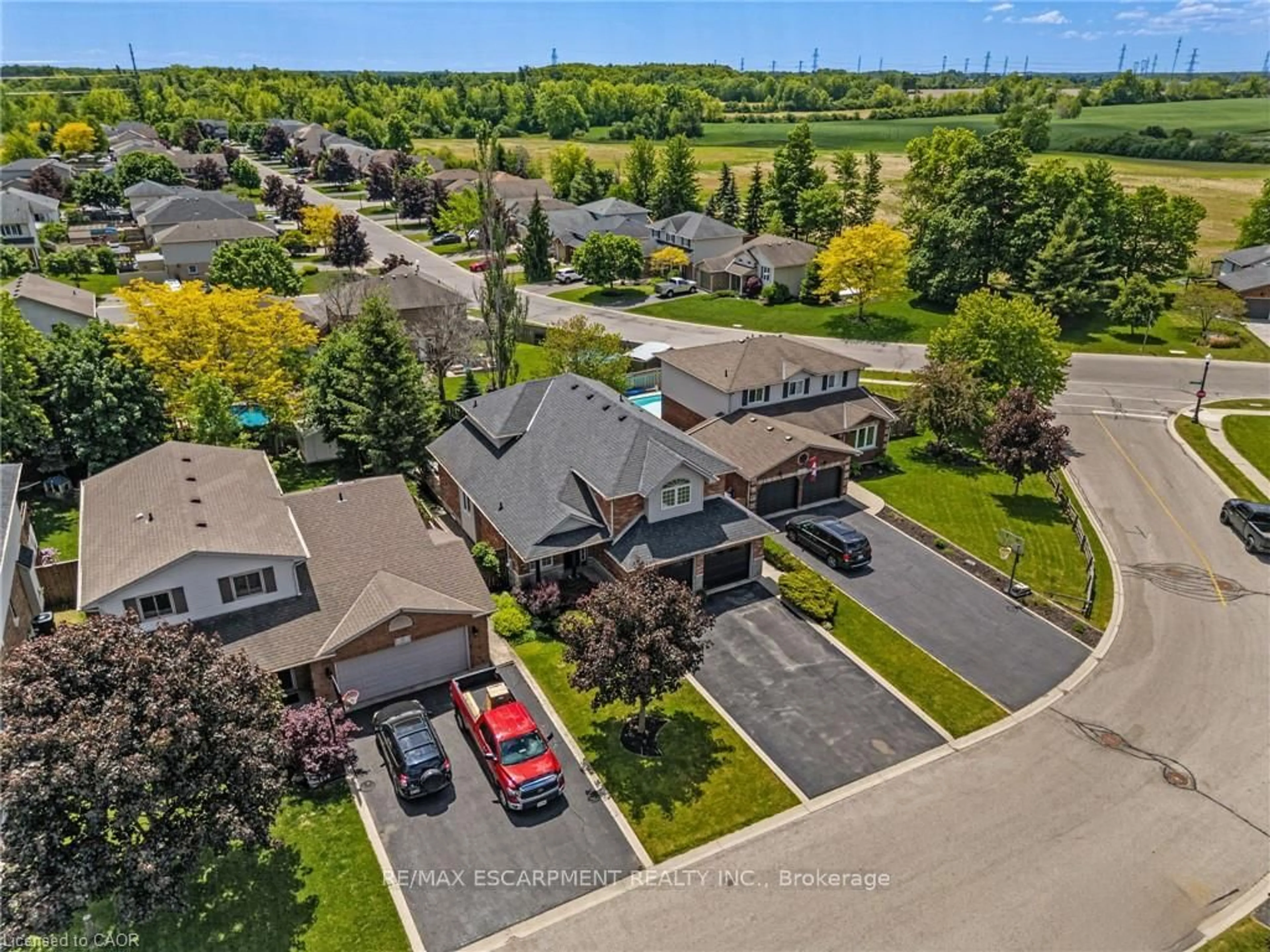 A pic from outside/outdoor area/front of a property/back of a property/a pic from drone, street for 6 Scottswood Lane, Haldimand Ontario N3W 2L6