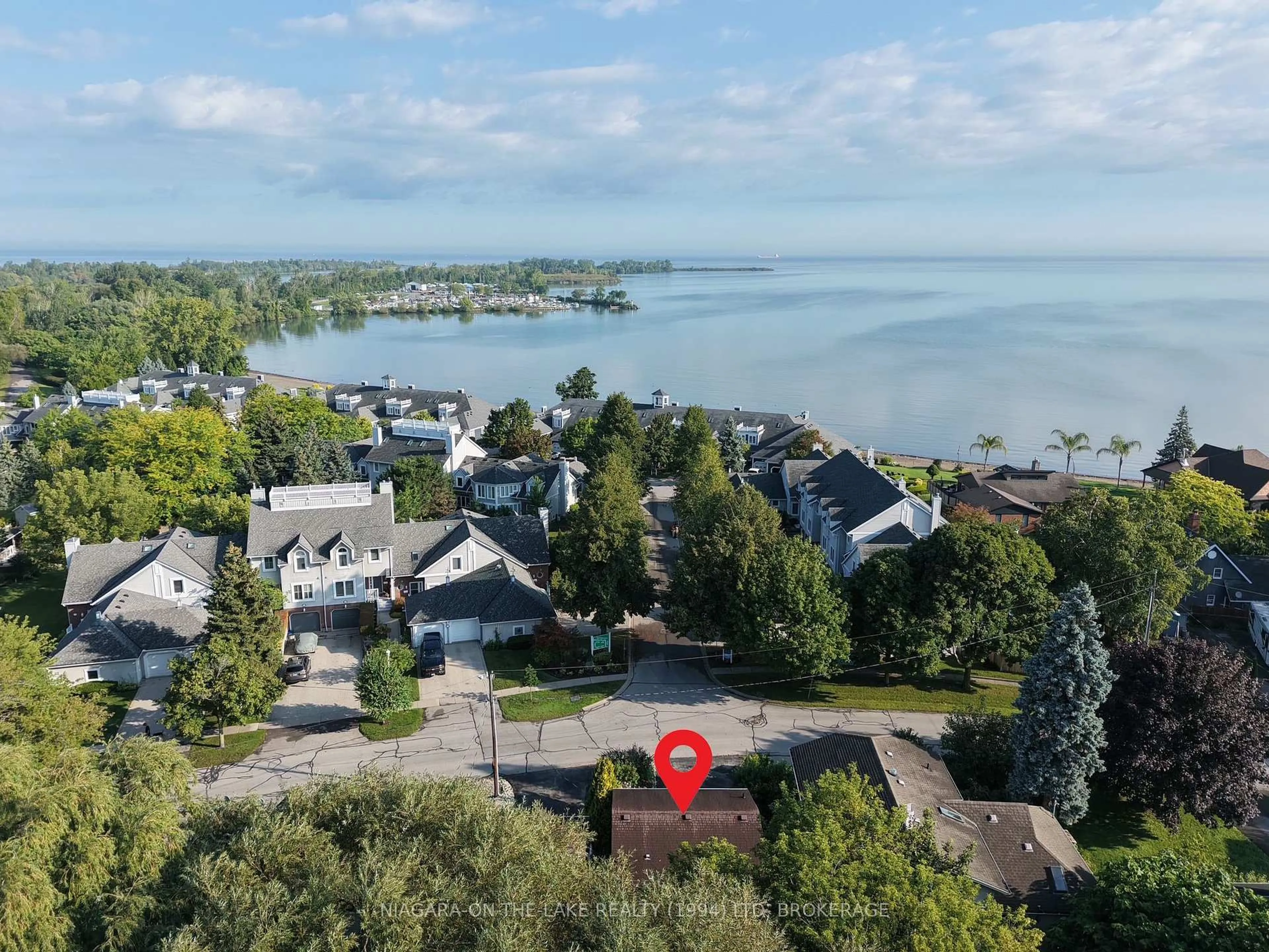 A pic from outside/outdoor area/front of a property/back of a property/a pic from drone, water/lake/river/ocean view for 8 Lakeside Dr, St. Catharines Ontario L2M 1P2