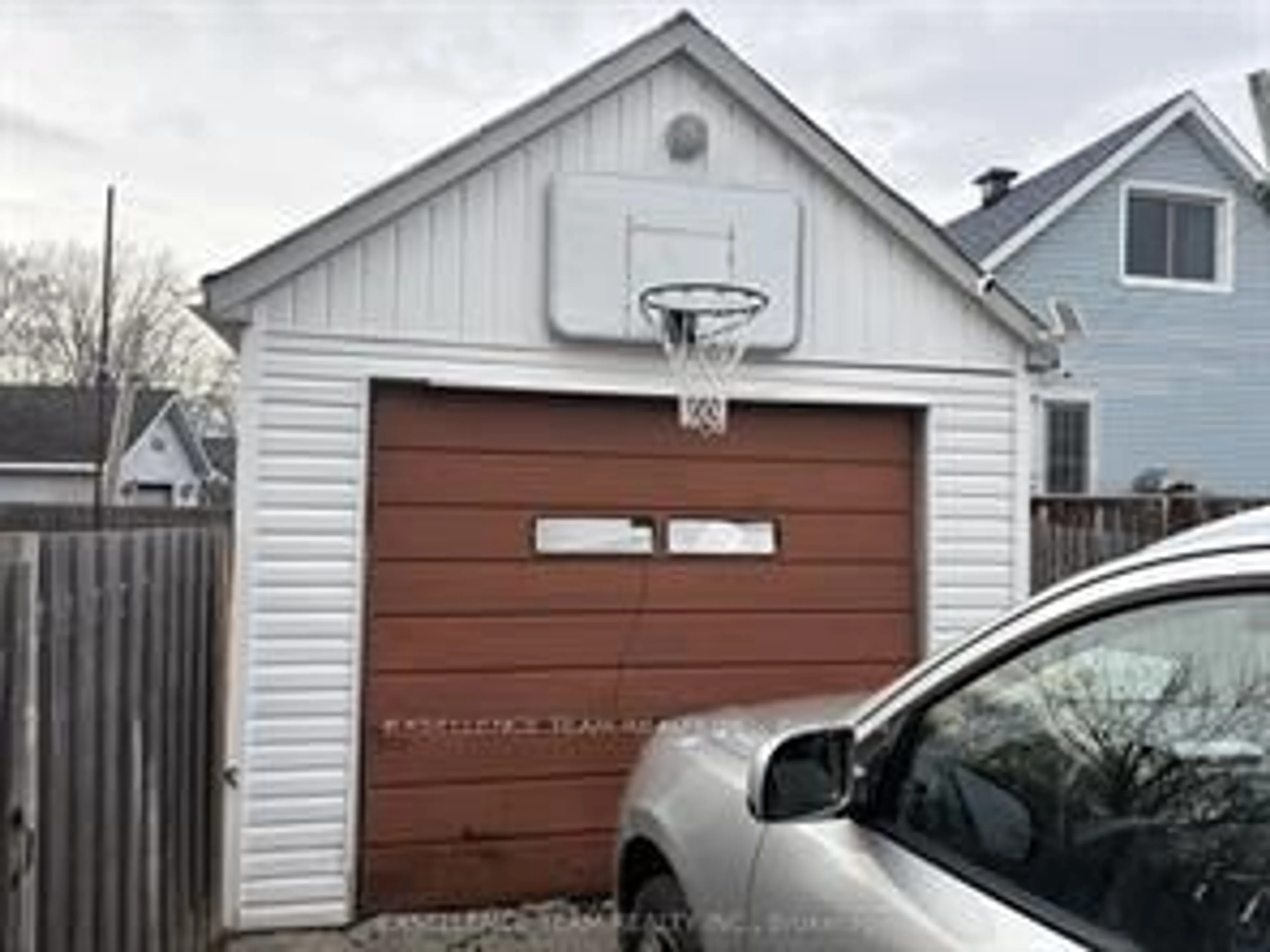 Indoor garage for 225 8th St, Cornwall Ontario K6J 2Z7