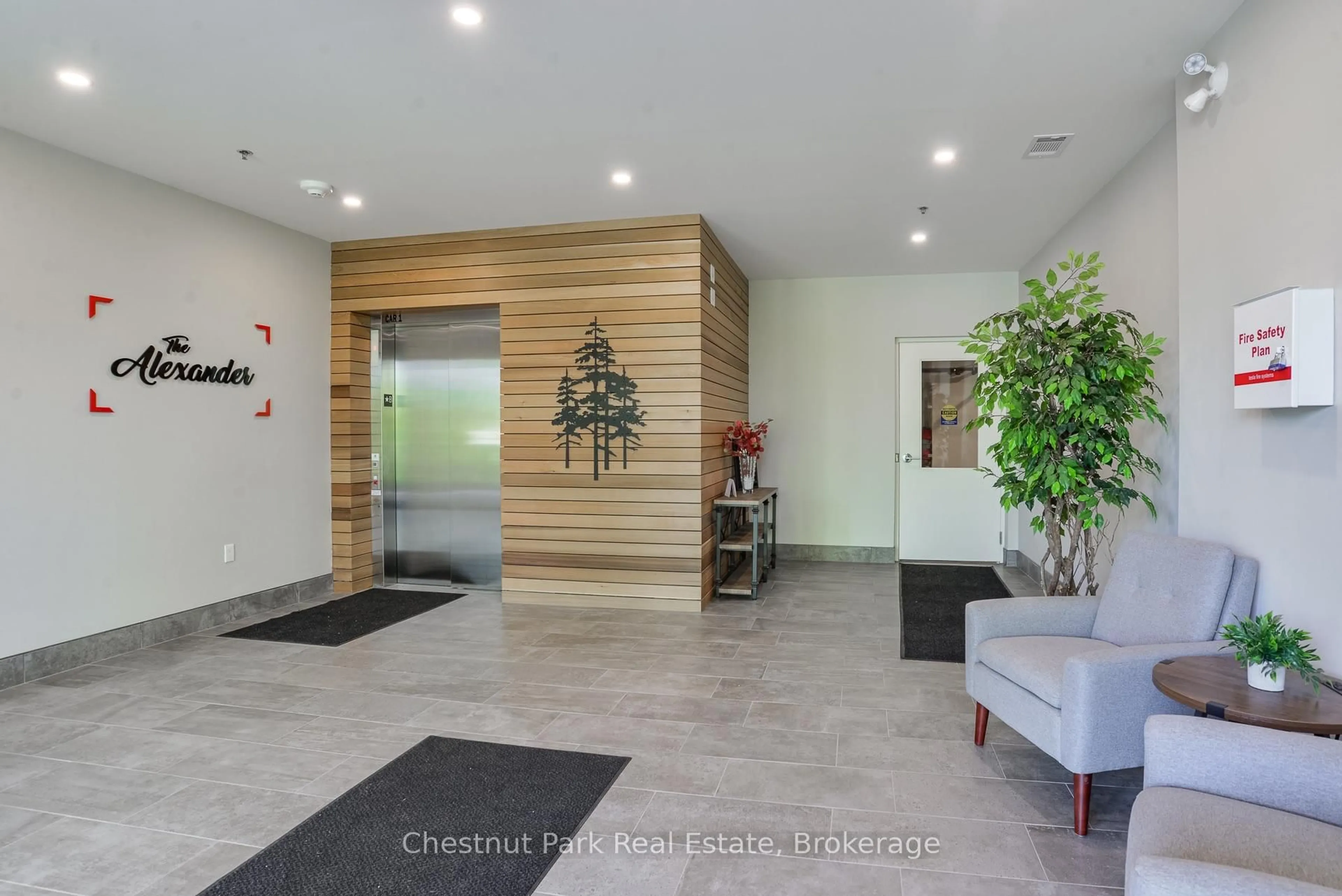 Indoor foyer for 18 Campus Tr #302, Huntsville Ontario P1H 0K2