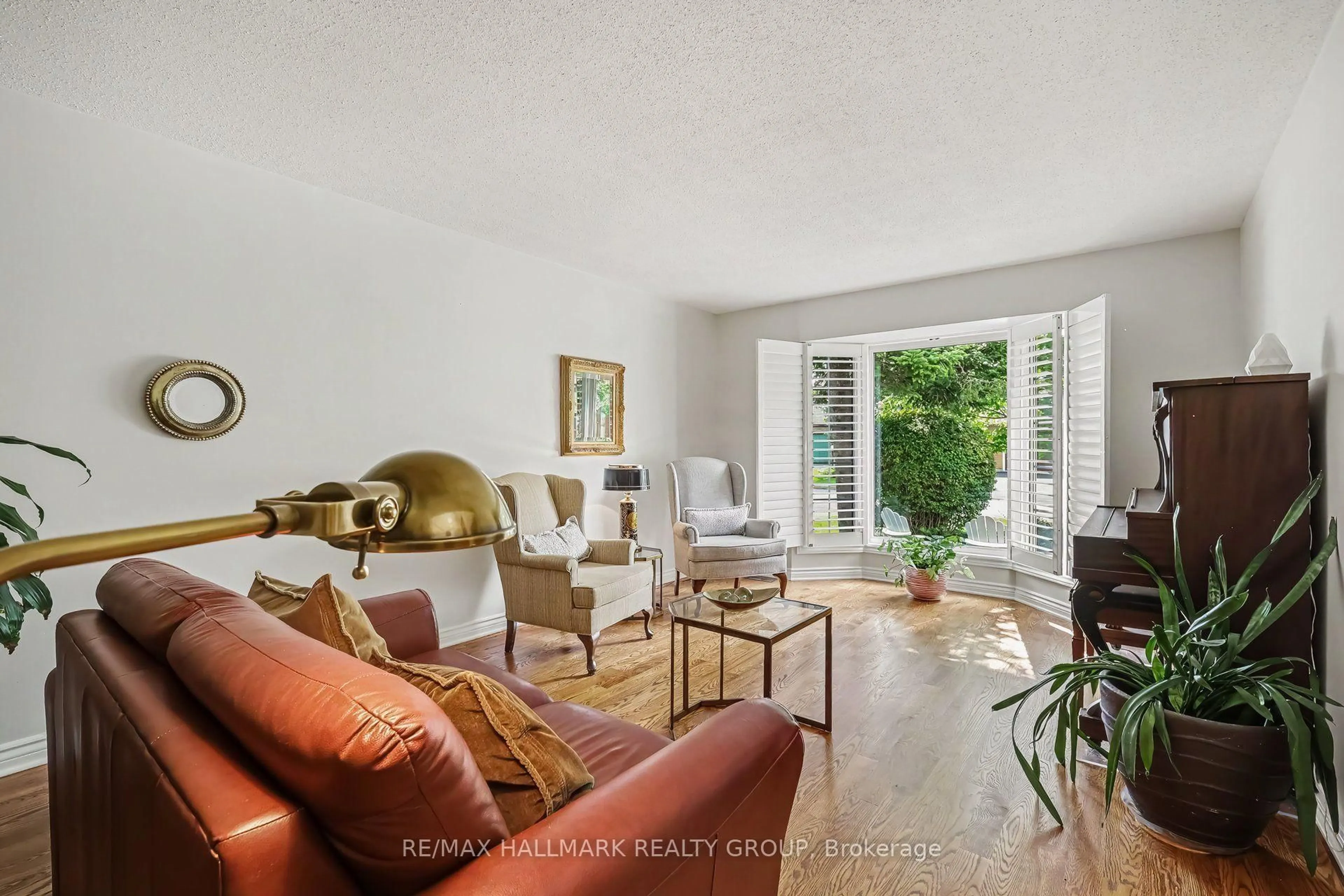 Living room with furniture, unknown for 1673 Teslin Crt, Orleans Ontario K1C 4X1