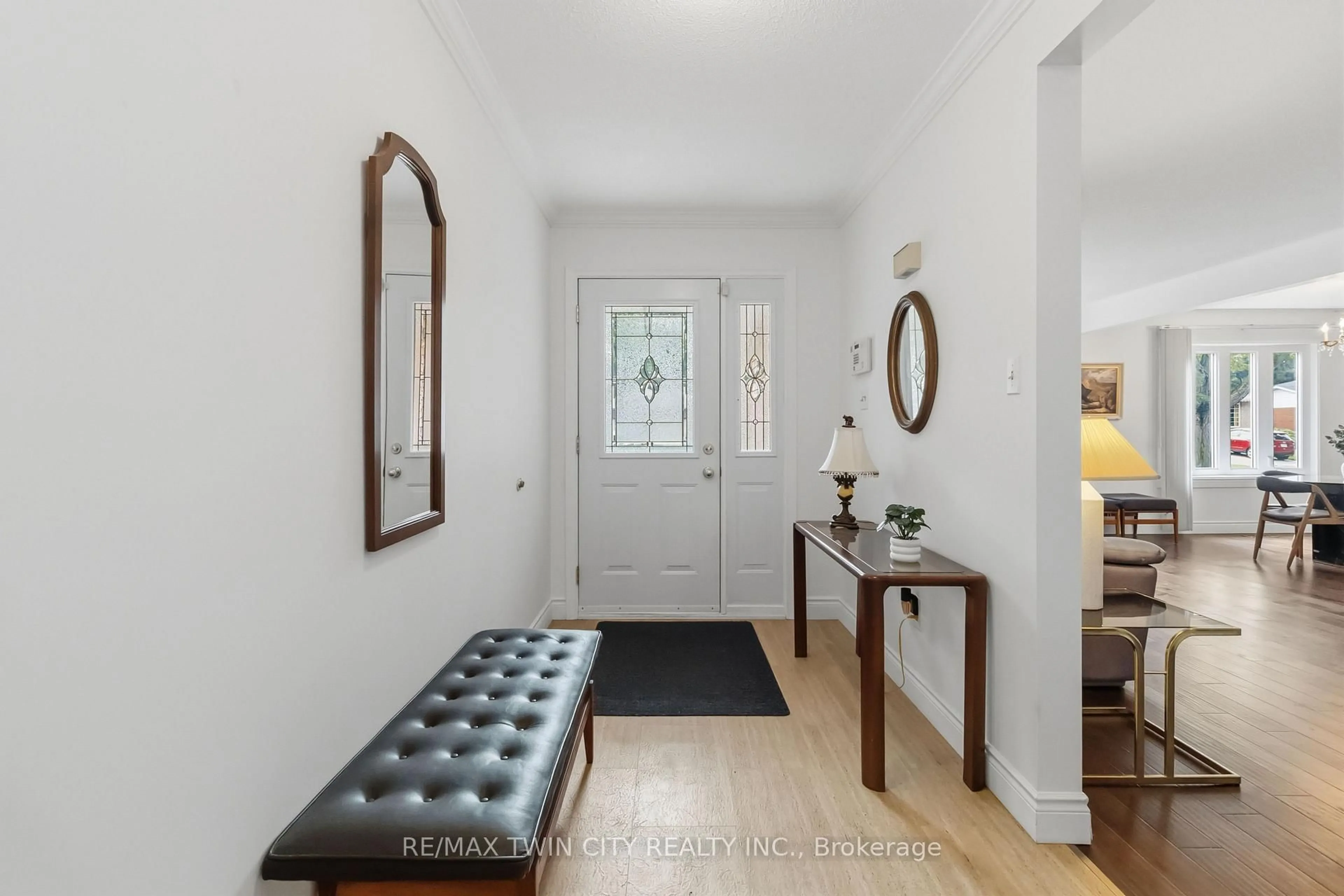 Indoor entryway for 22 Allensgate Dr, Brantford Ontario N3V 1C8