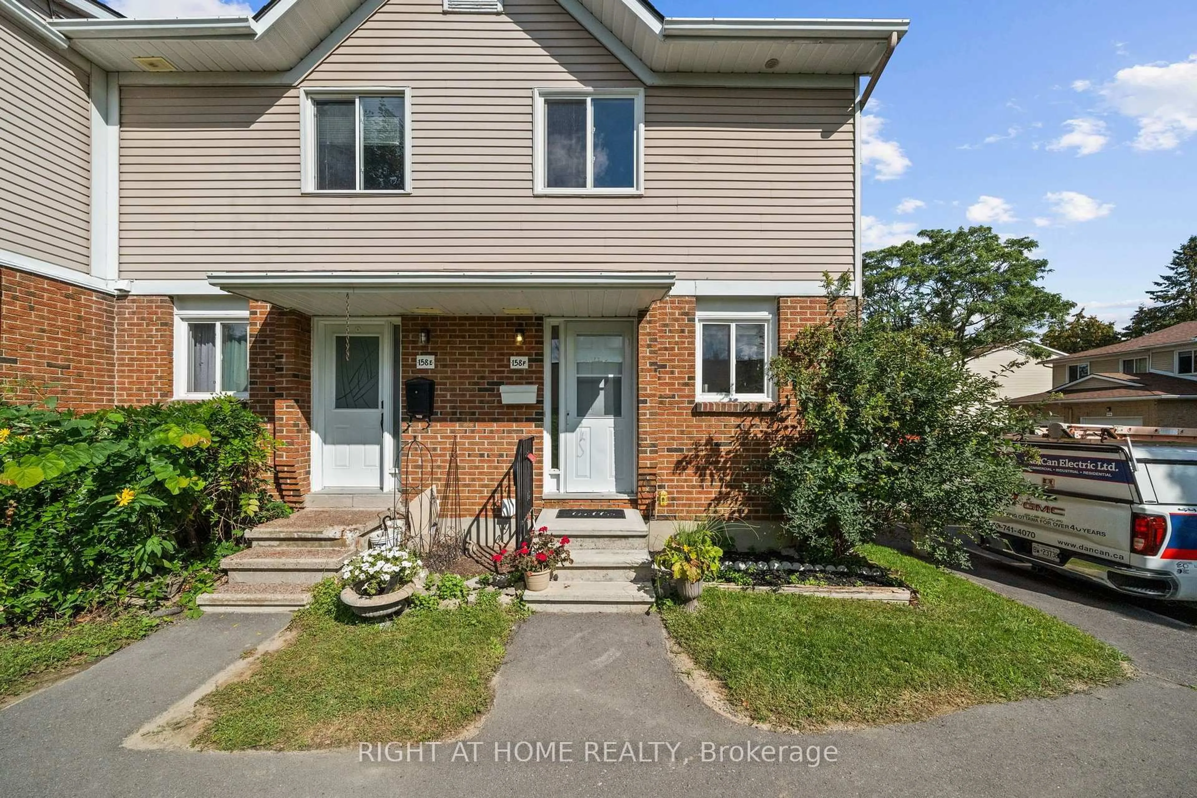 Unknown for 158F VALLEY STREAM Dr, Ottawa Ontario K2H 9C6