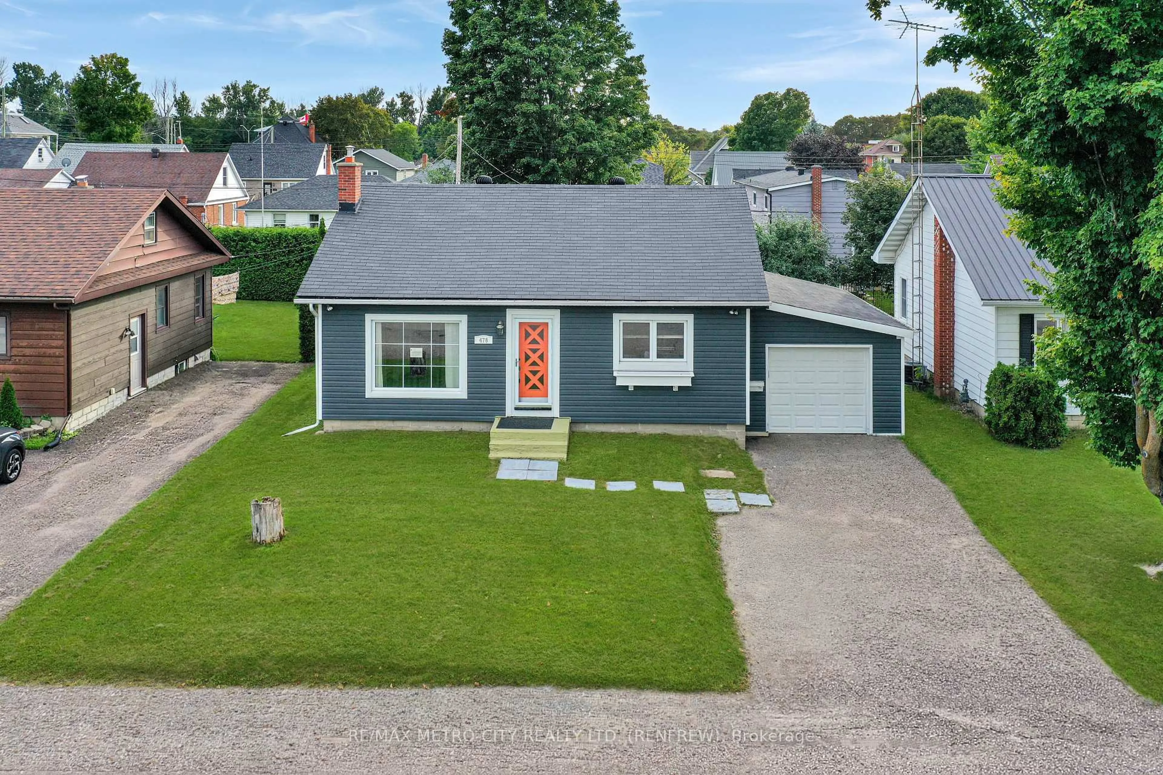 A pic from outside/outdoor area/front of a property/back of a property/a pic from drone, street for 478 New St, Renfrew Ontario K7V 1G8