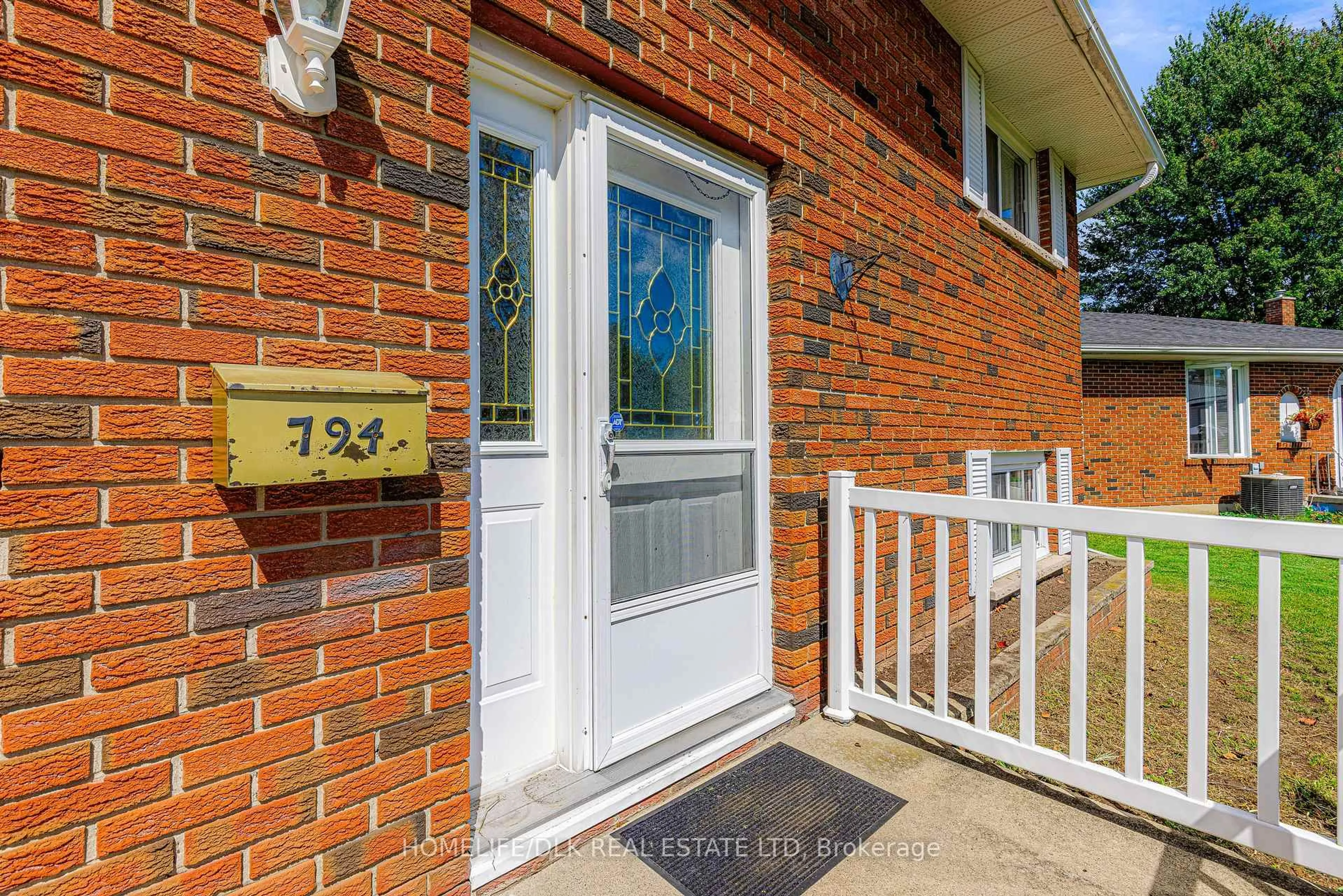 Unknown for 794 Comstock Cres, Brockville Ontario K6V 6E1