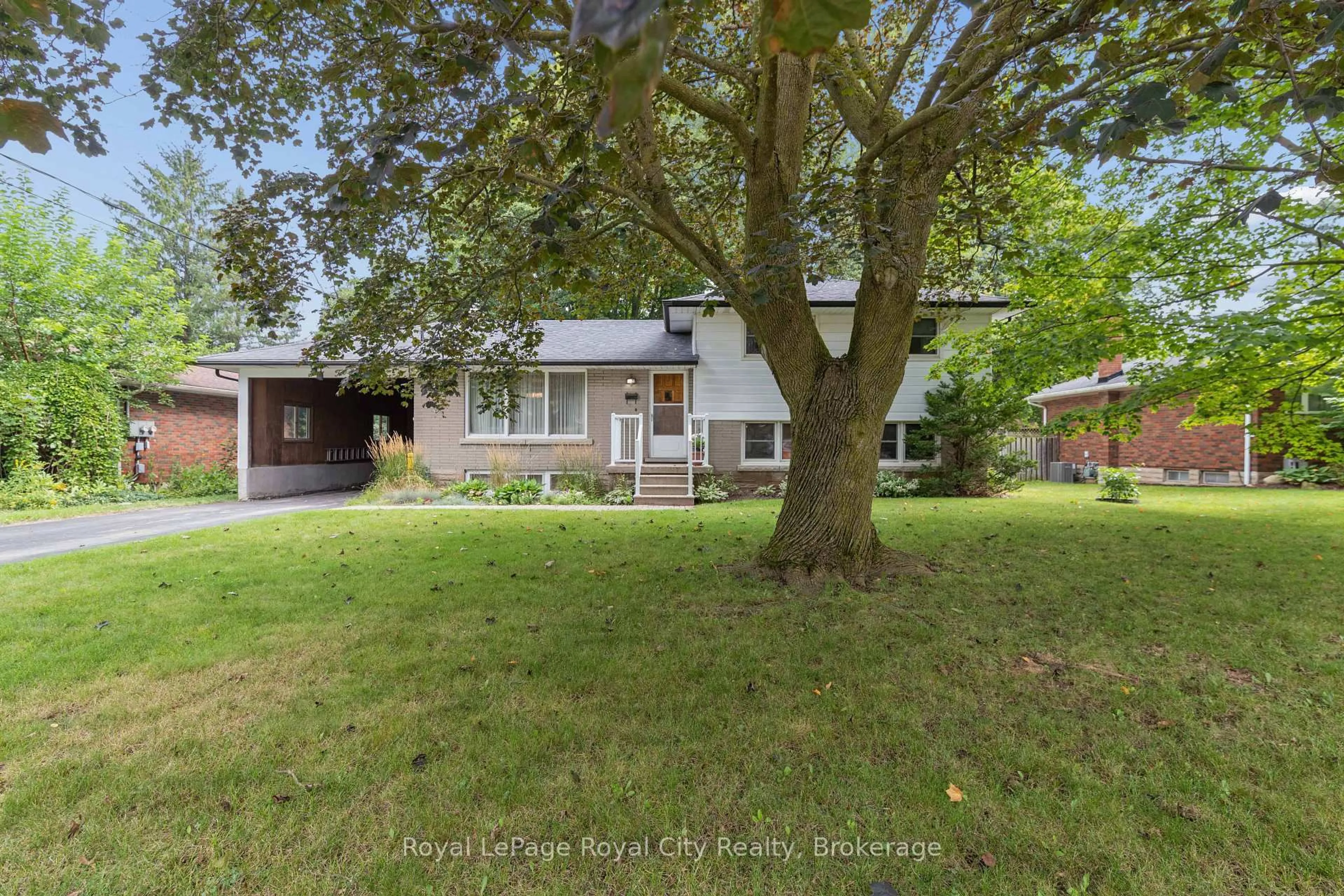 A pic from outside/outdoor area/front of a property/back of a property/a pic from drone, street for 62 Rodney Blvd, Guelph Ontario N1G 2H3