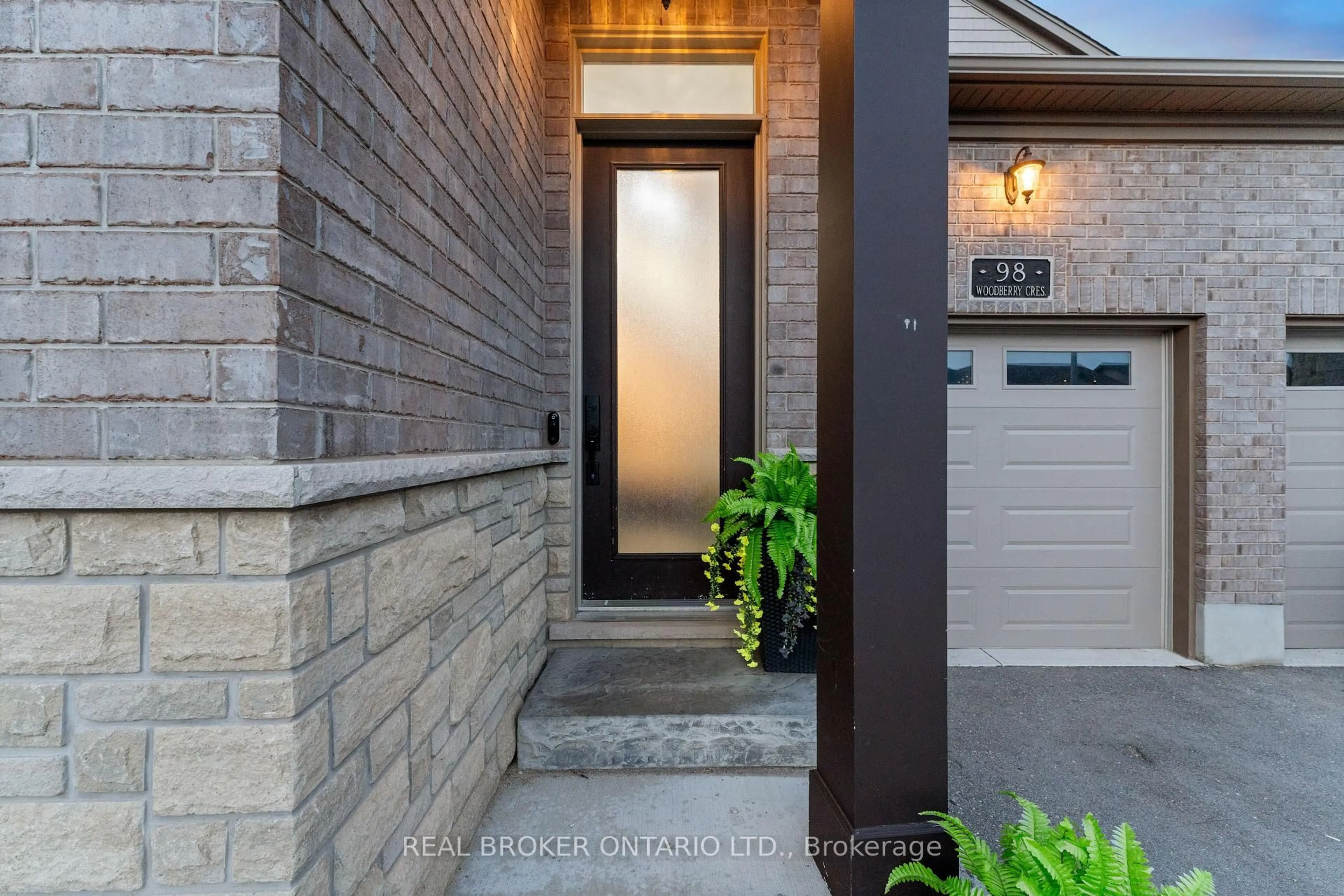 Indoor entryway for 98 Woodberry Cres, Woolwich Ontario N3B 3L1