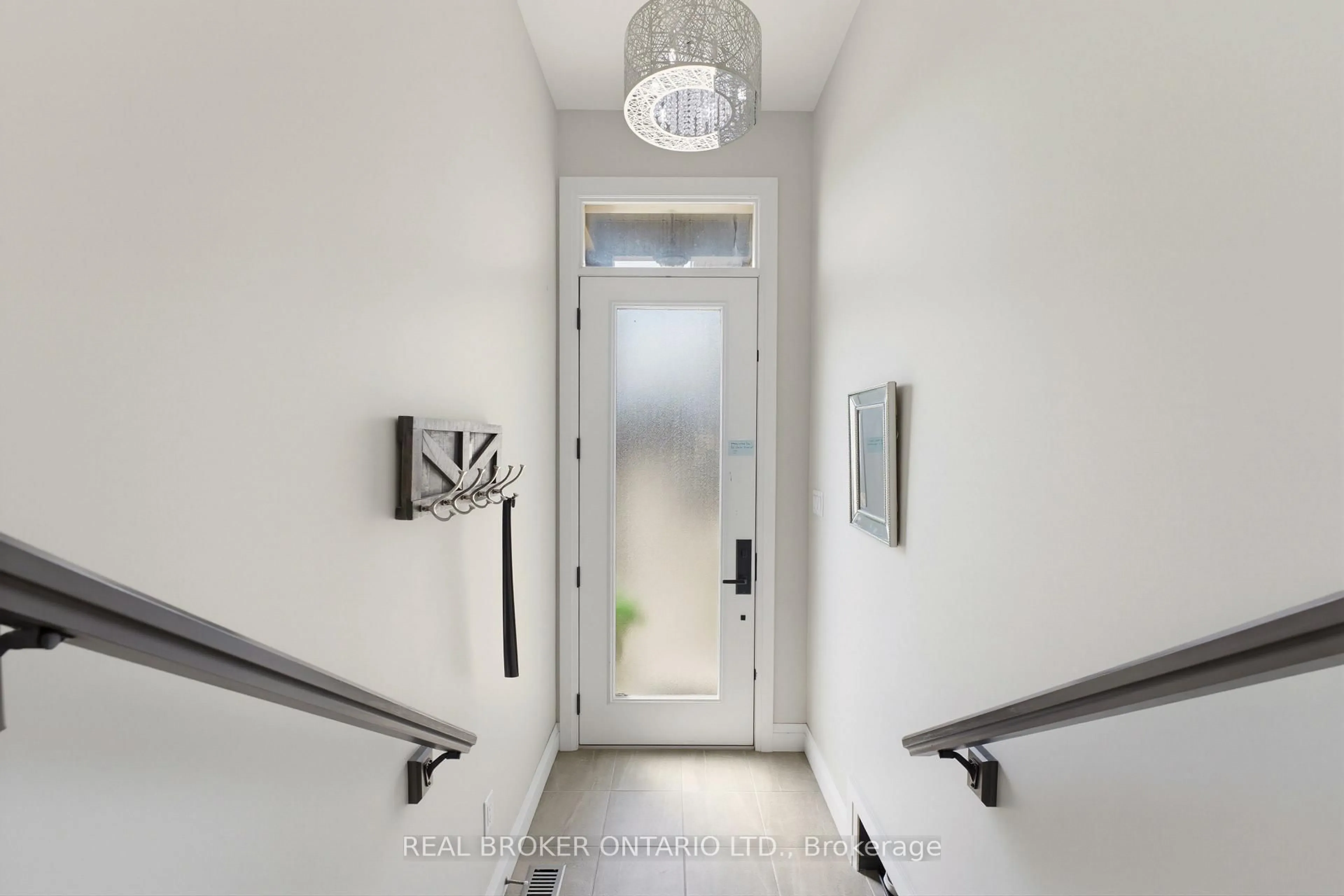 Indoor entryway for 98 Woodberry Cres, Woolwich Ontario N3B 3L1