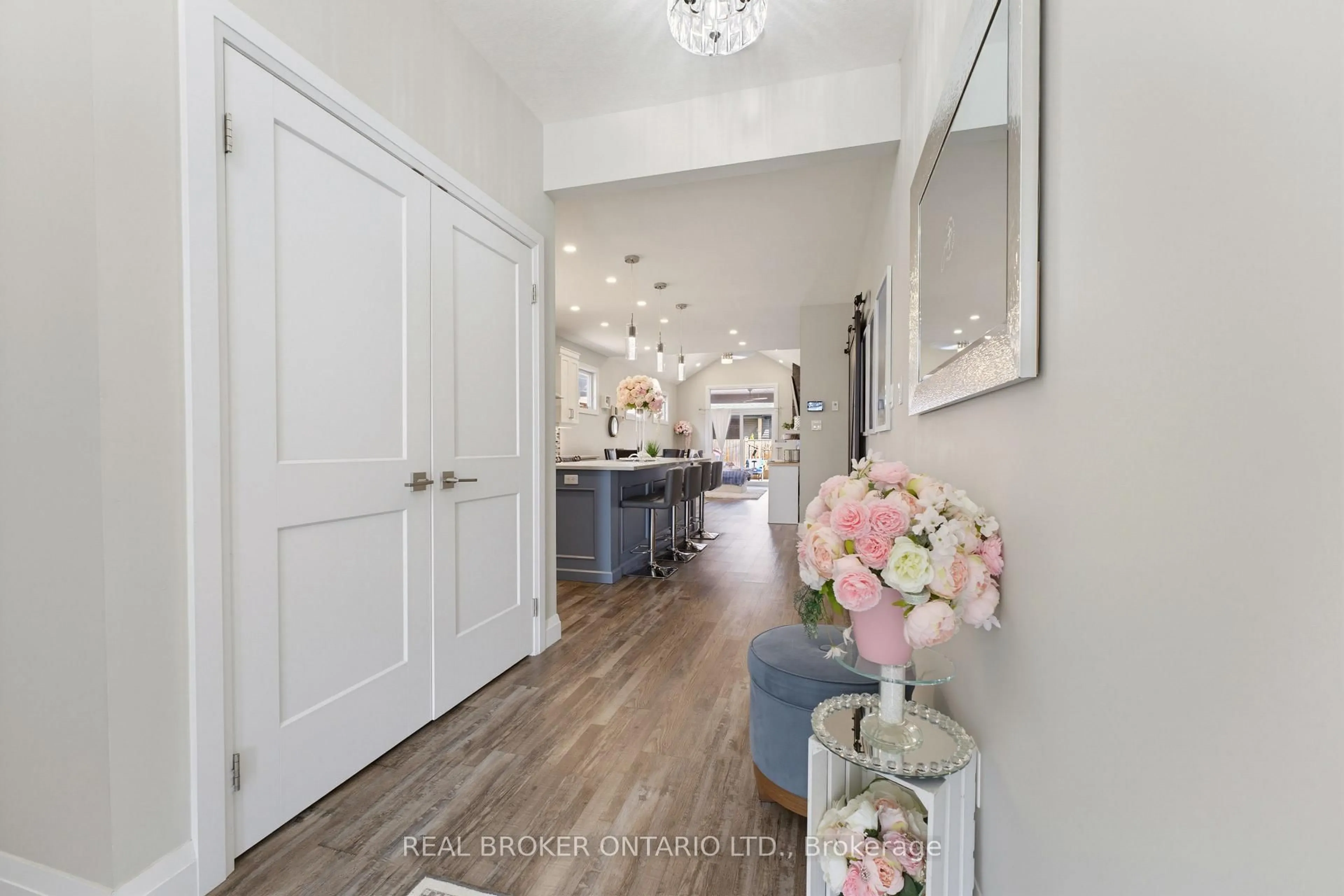 Indoor entryway for 98 Woodberry Cres, Woolwich Ontario N3B 3L1