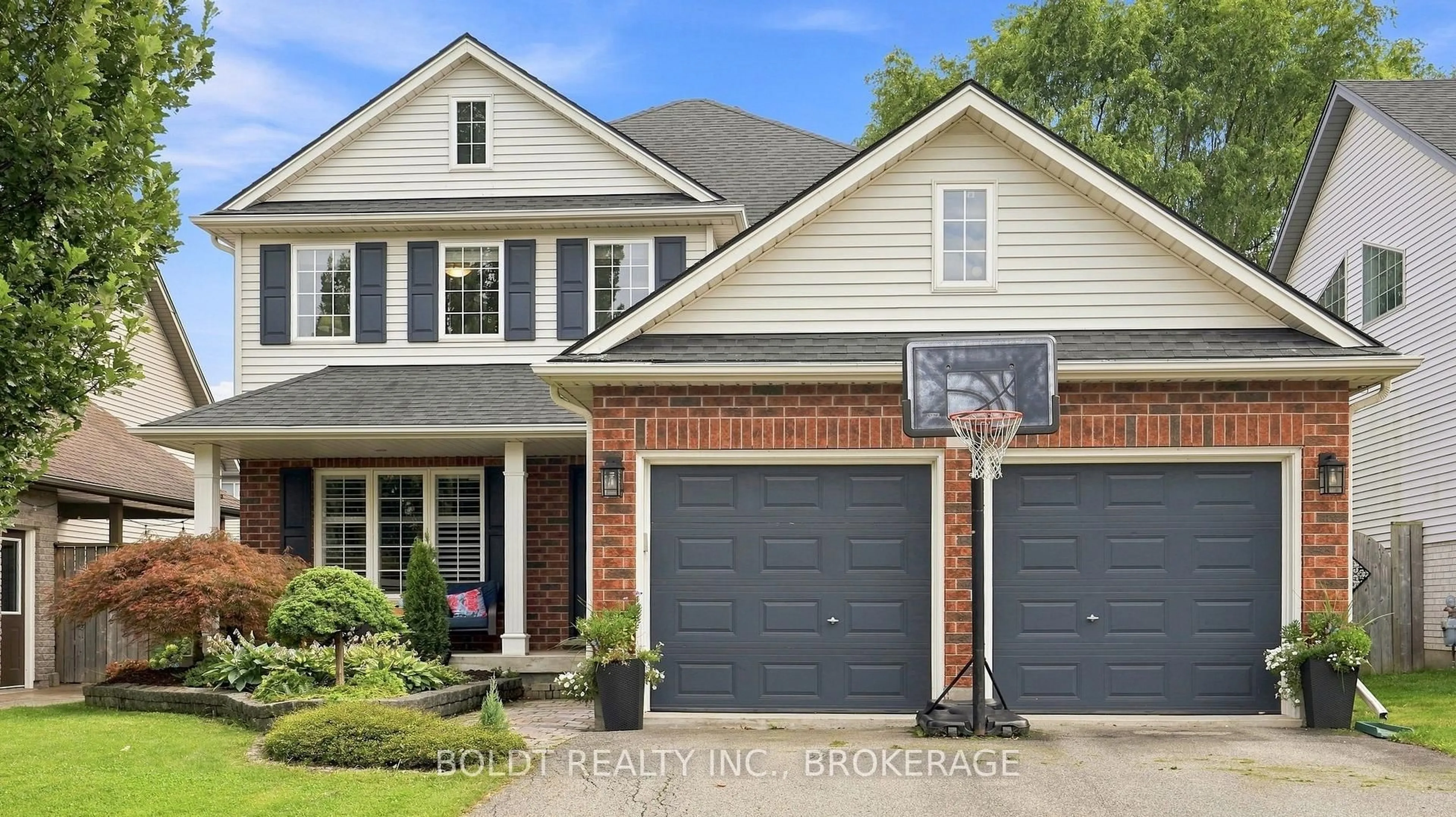 Home with brick exterior material, street for 4 Arlene St, St. Catharines Ontario L2S 4C9