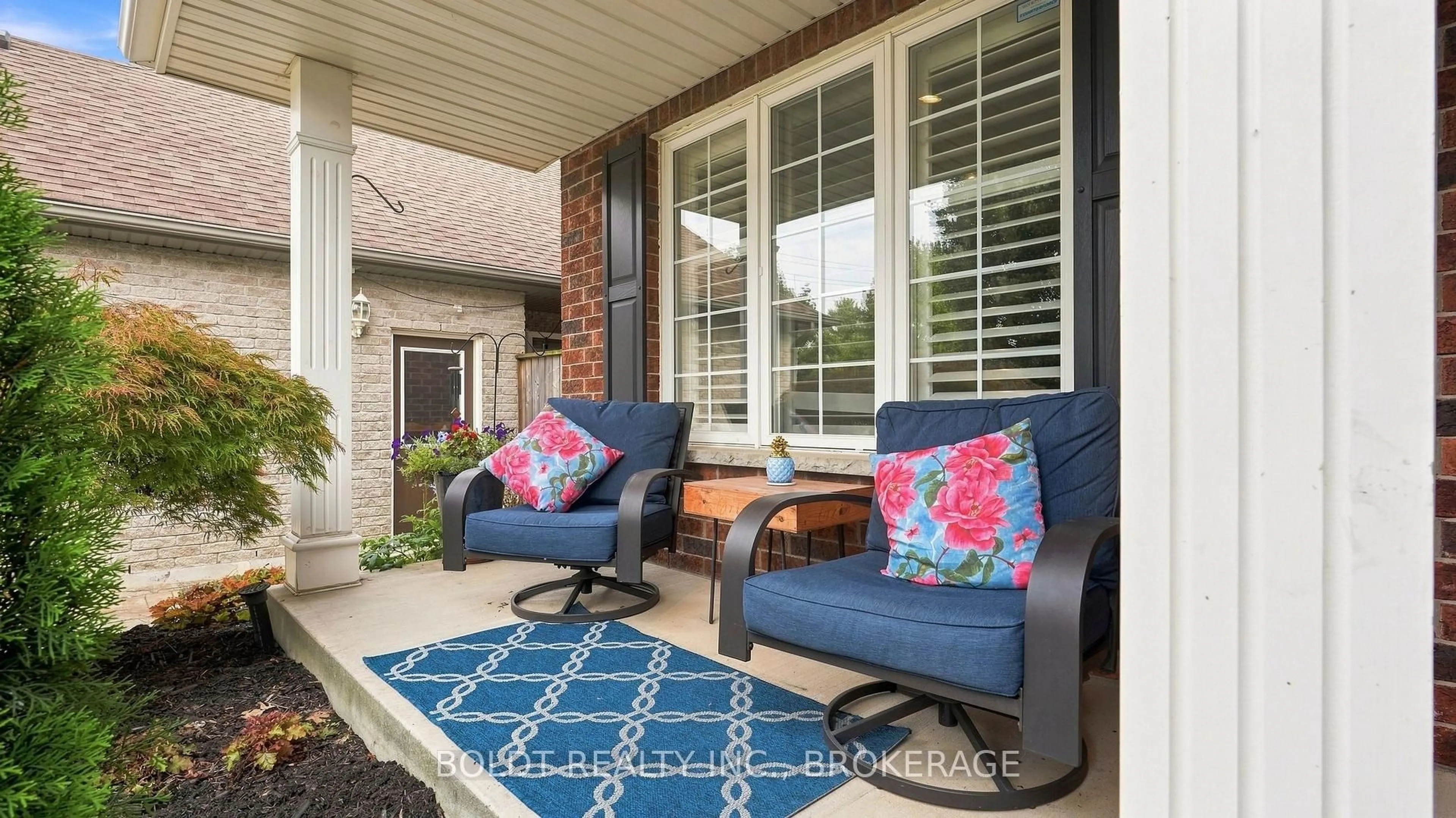 Patio, street for 4 Arlene St, St. Catharines Ontario L2S 4C9