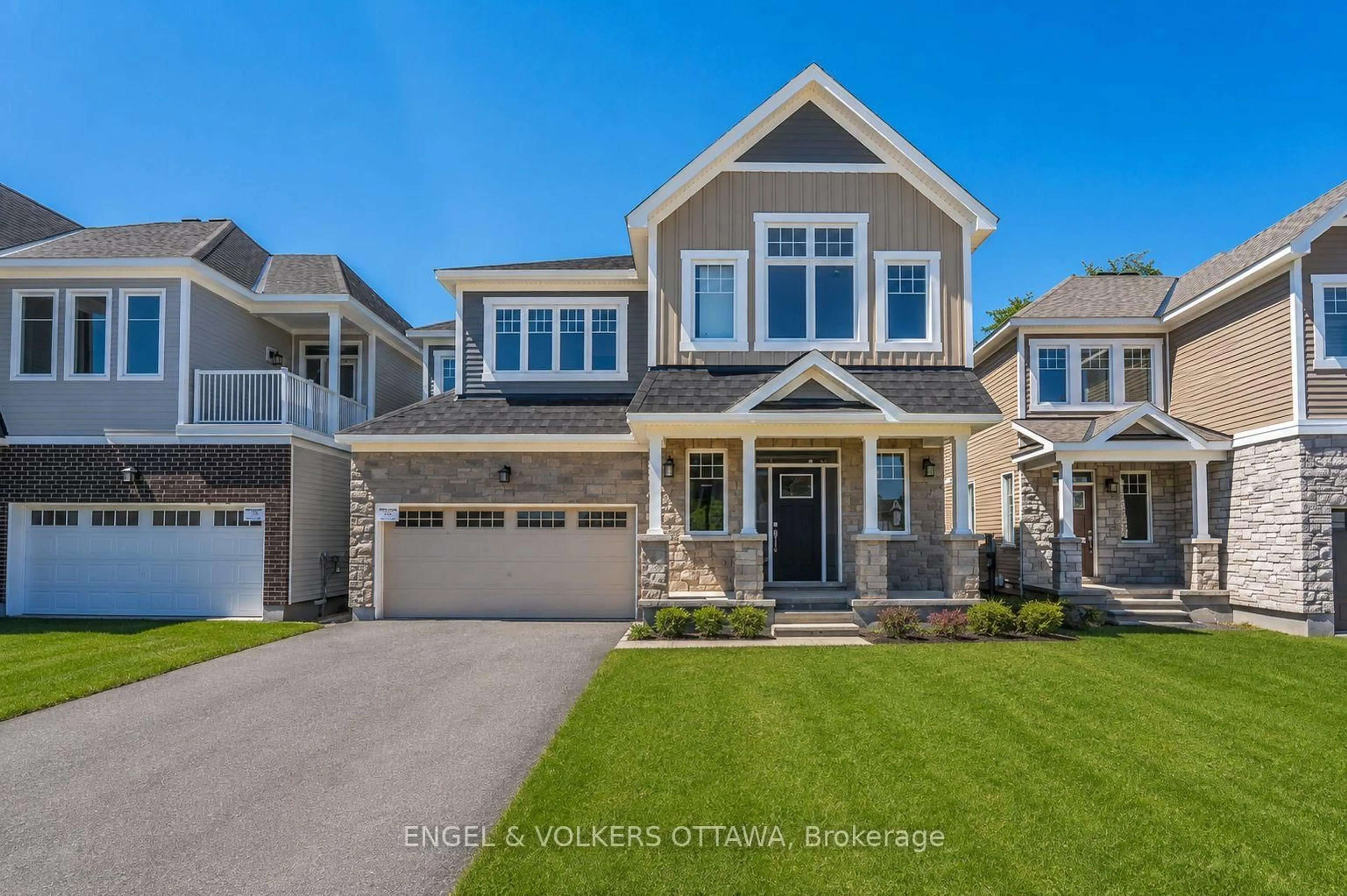 Home with vinyl exterior material, street for 89 Hackamore Cres, Richmond Ontario K0A 2Z0