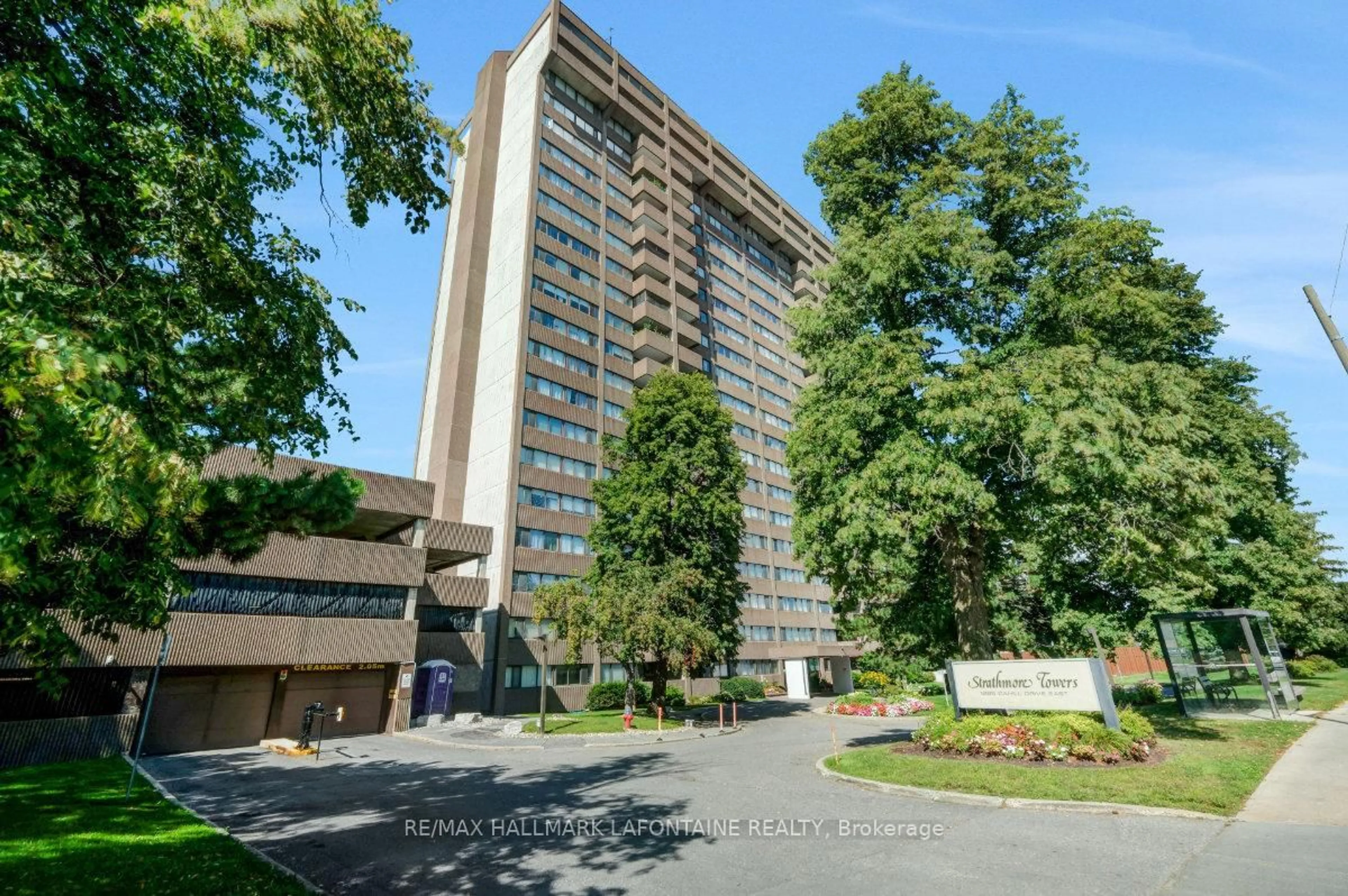 Indoor foyer for 1285 Cahill Dr #1606, Ottawa Ontario K1V 9A7