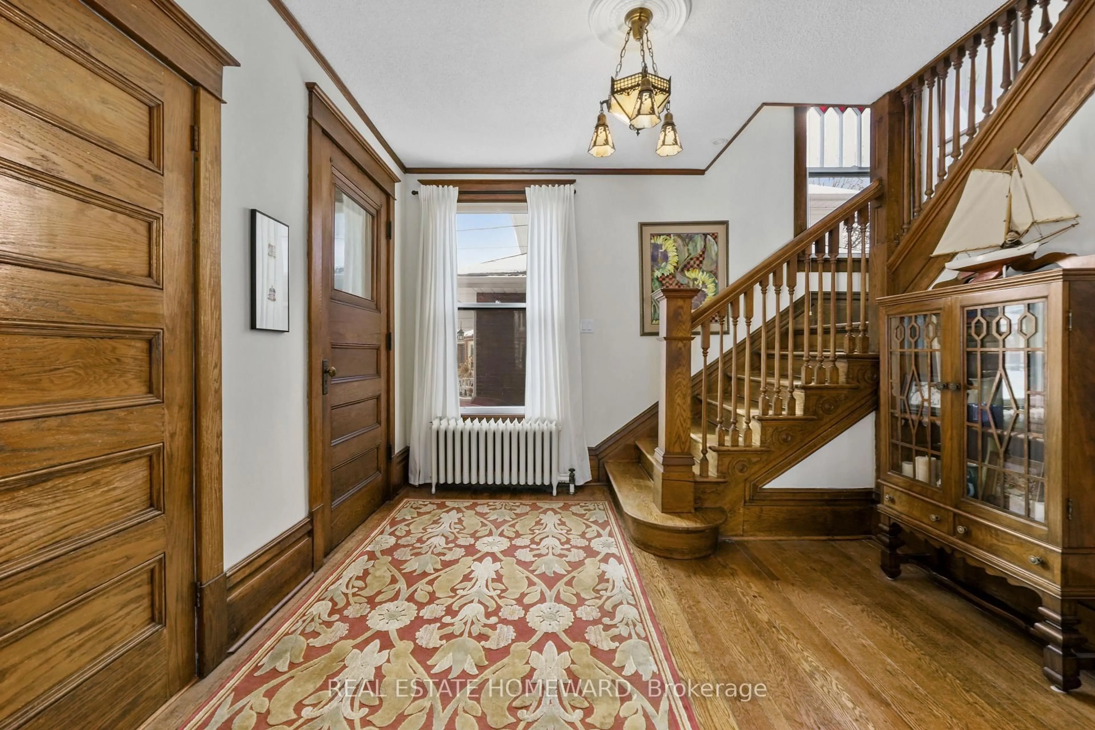 Indoor foyer for 96 James St, Cobourg Ontario K9A 2K2