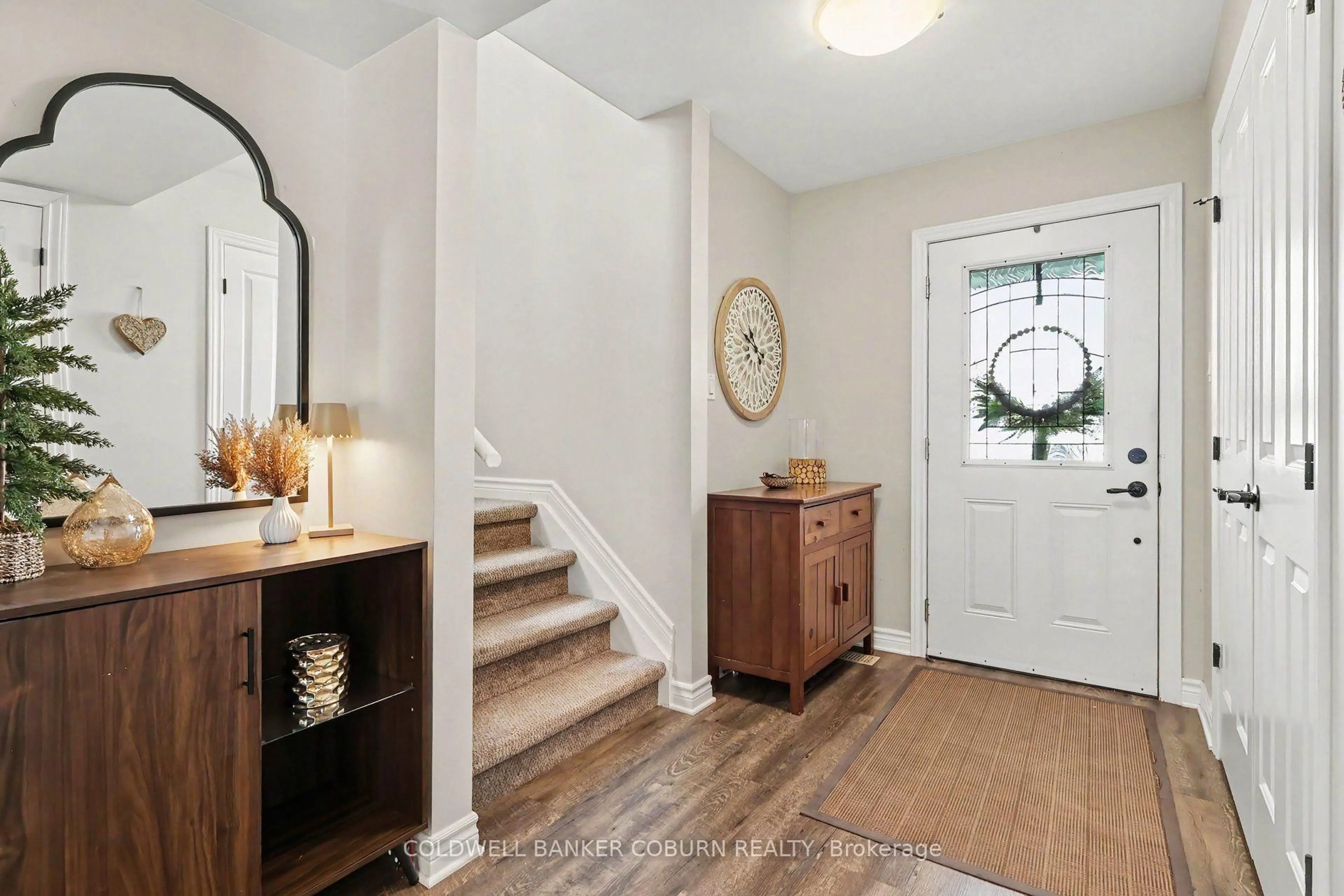 Indoor entryway for 77 Tabitha Cres, North Dundas Ontario K0C 1H0