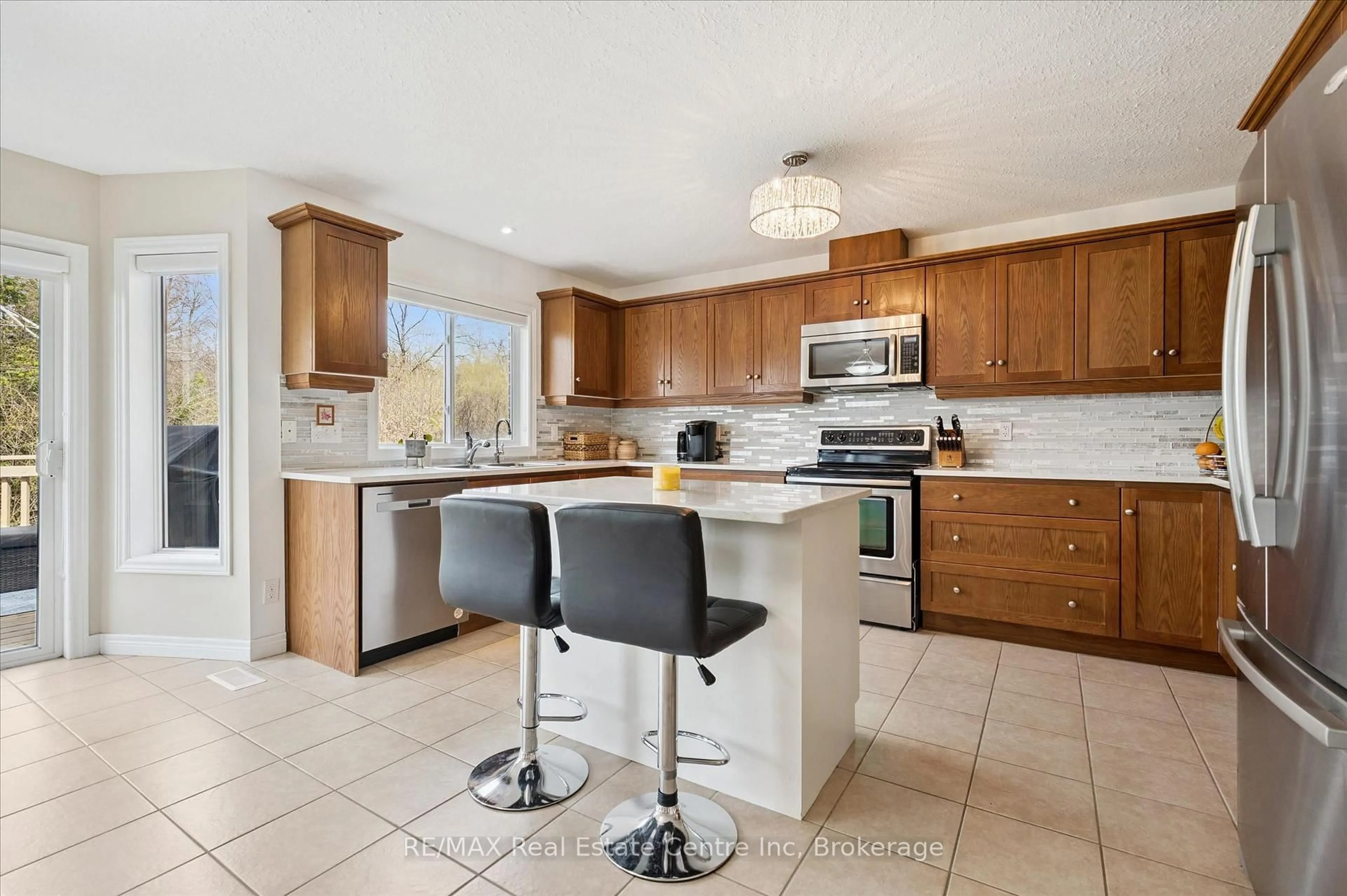 Open concept kitchen, ceramic/tile floor for 556 Black St, Centre Wellington Ontario N1M 0A3