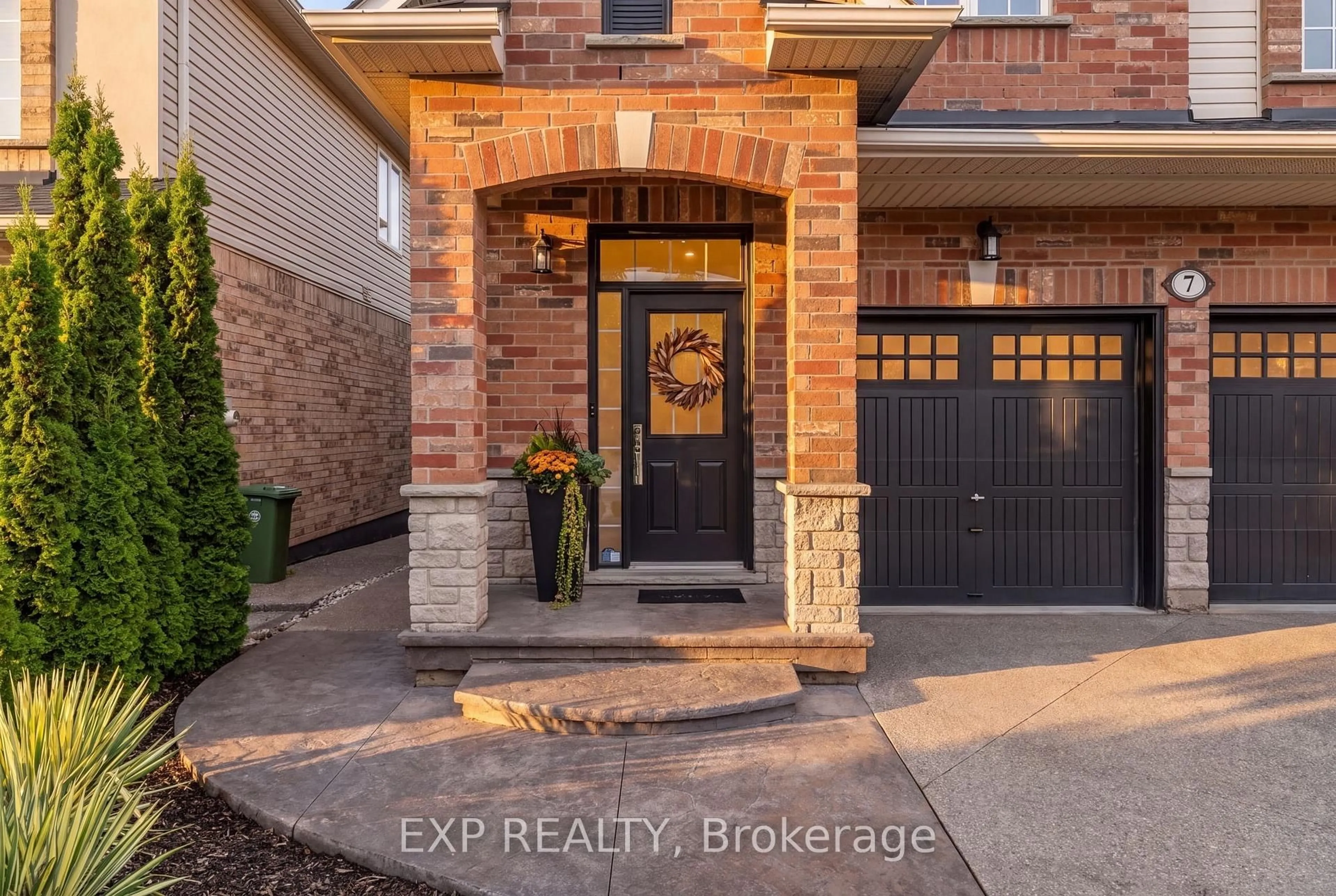 Indoor entryway for 7 Seacove Crt, Hamilton Ontario L8E 0B3