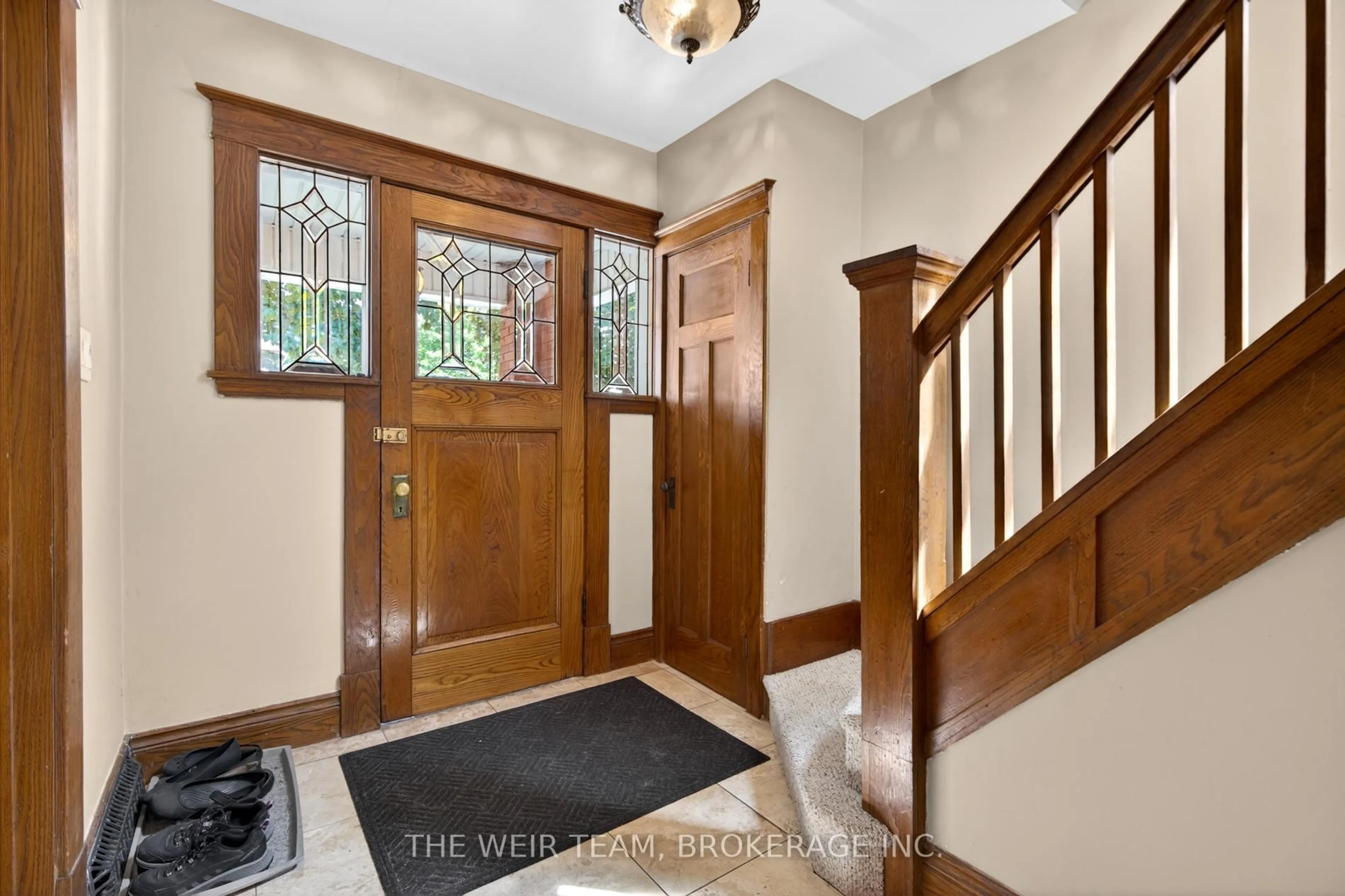 Indoor entryway for 226 Ottawa St, Hamilton Ontario L8K 2E8