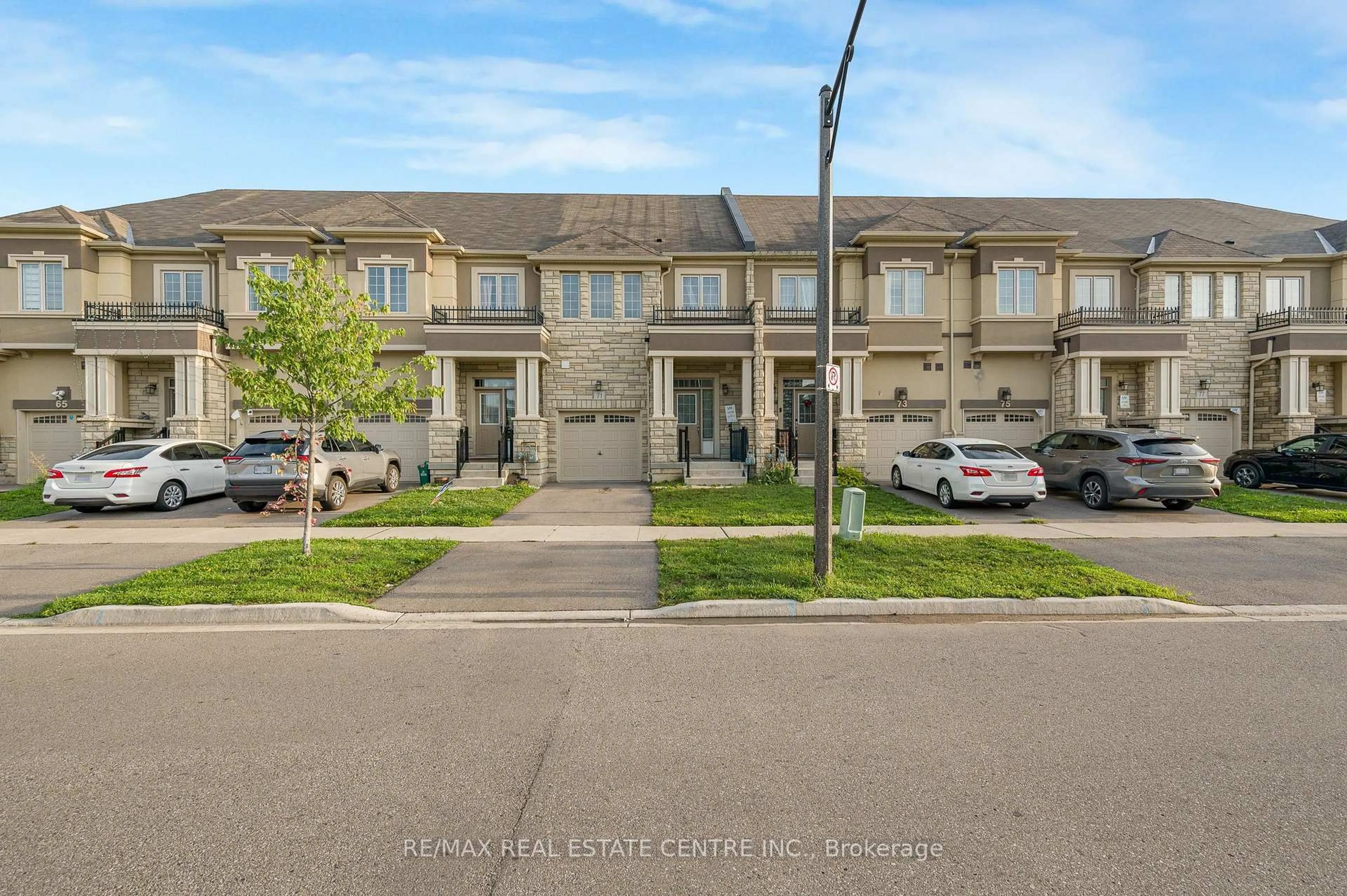 A pic from outside/outdoor area/front of a property/back of a property/a pic from drone, street for 71 Bilanski Farm Rd, Brantford Ontario N3S 0J4