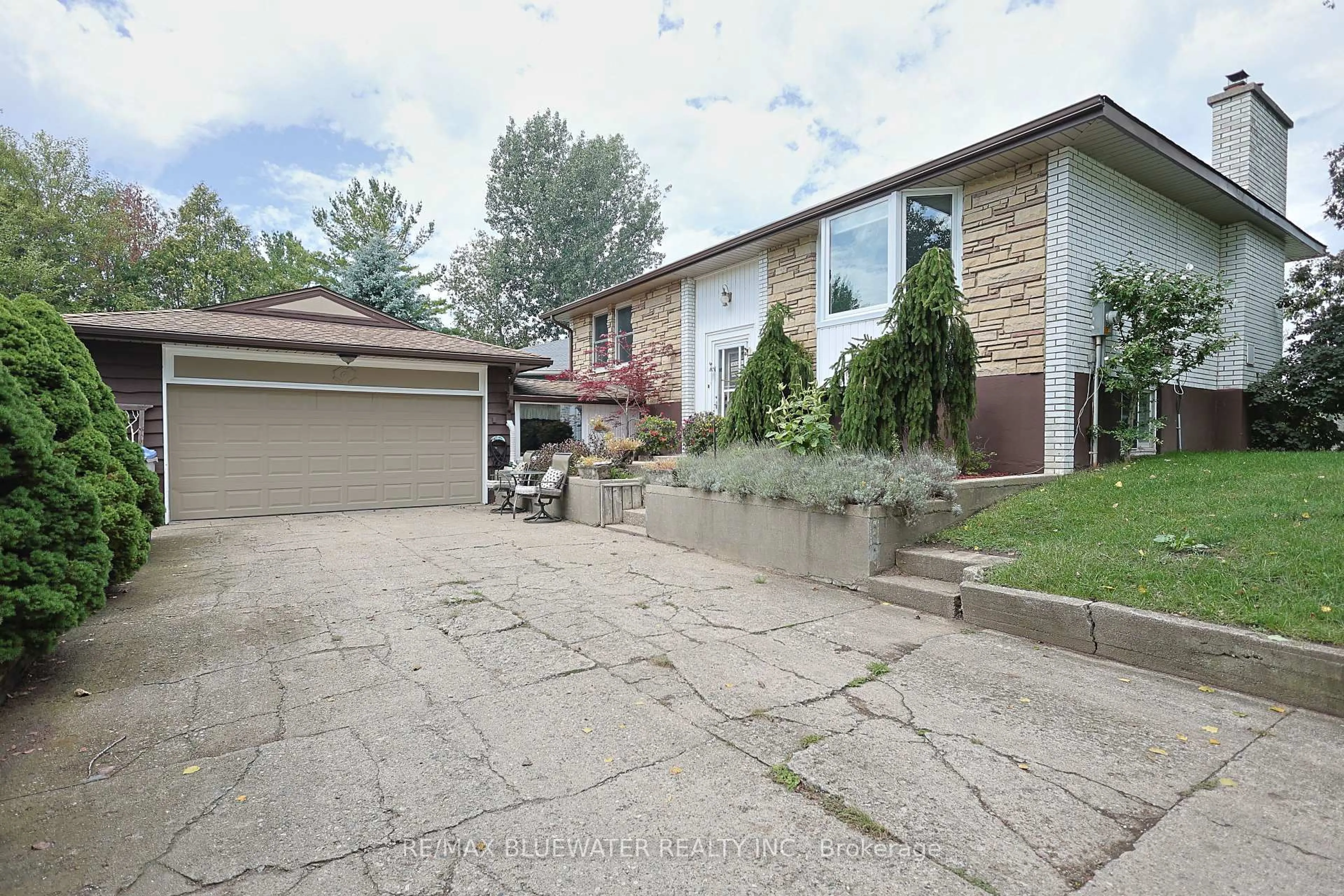 Unknown for 9997 Edward St, Lambton Shores Ontario N0M 2L0