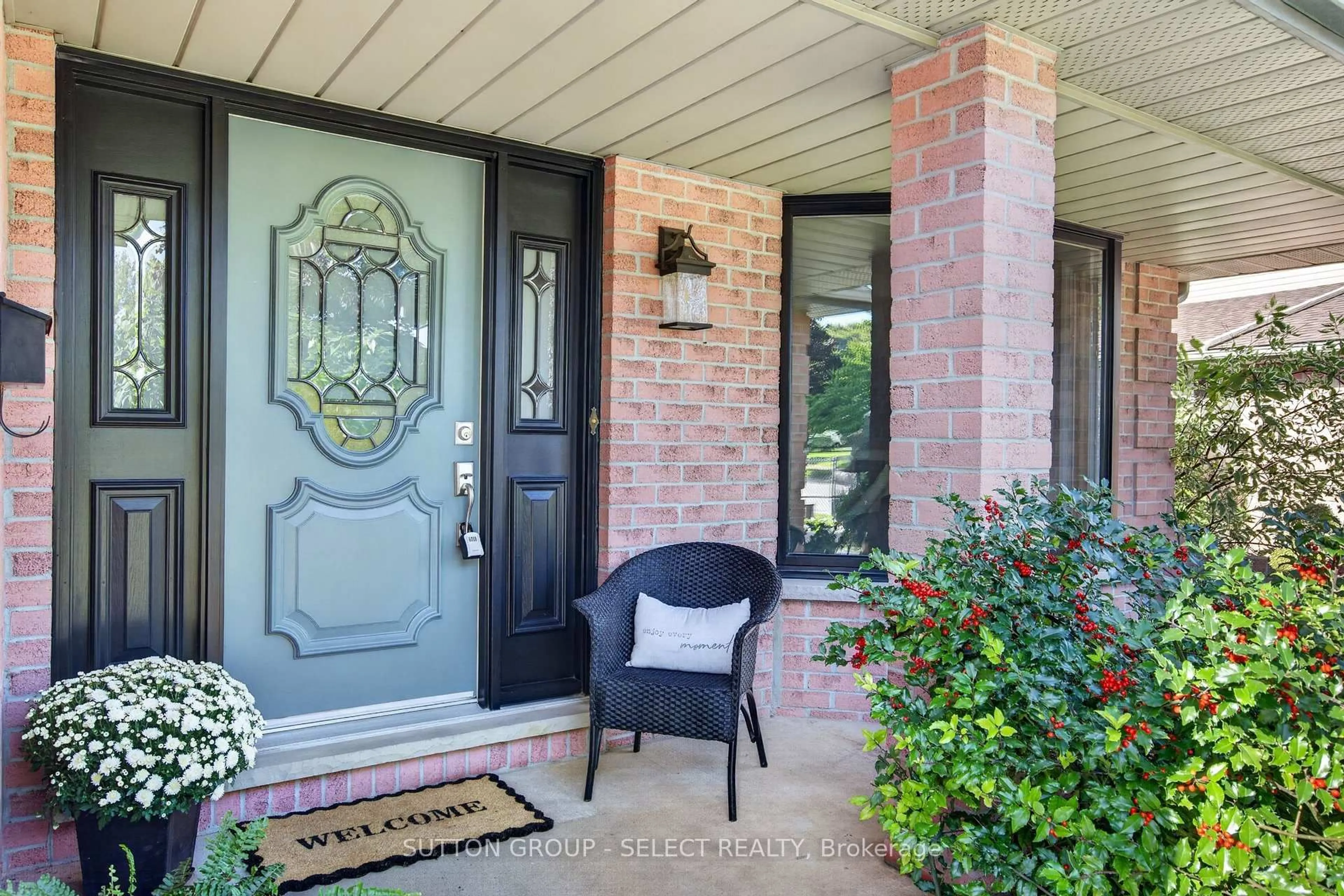 Indoor entryway for 165 Whisperwood Ave, London South Ontario N6K 4C6