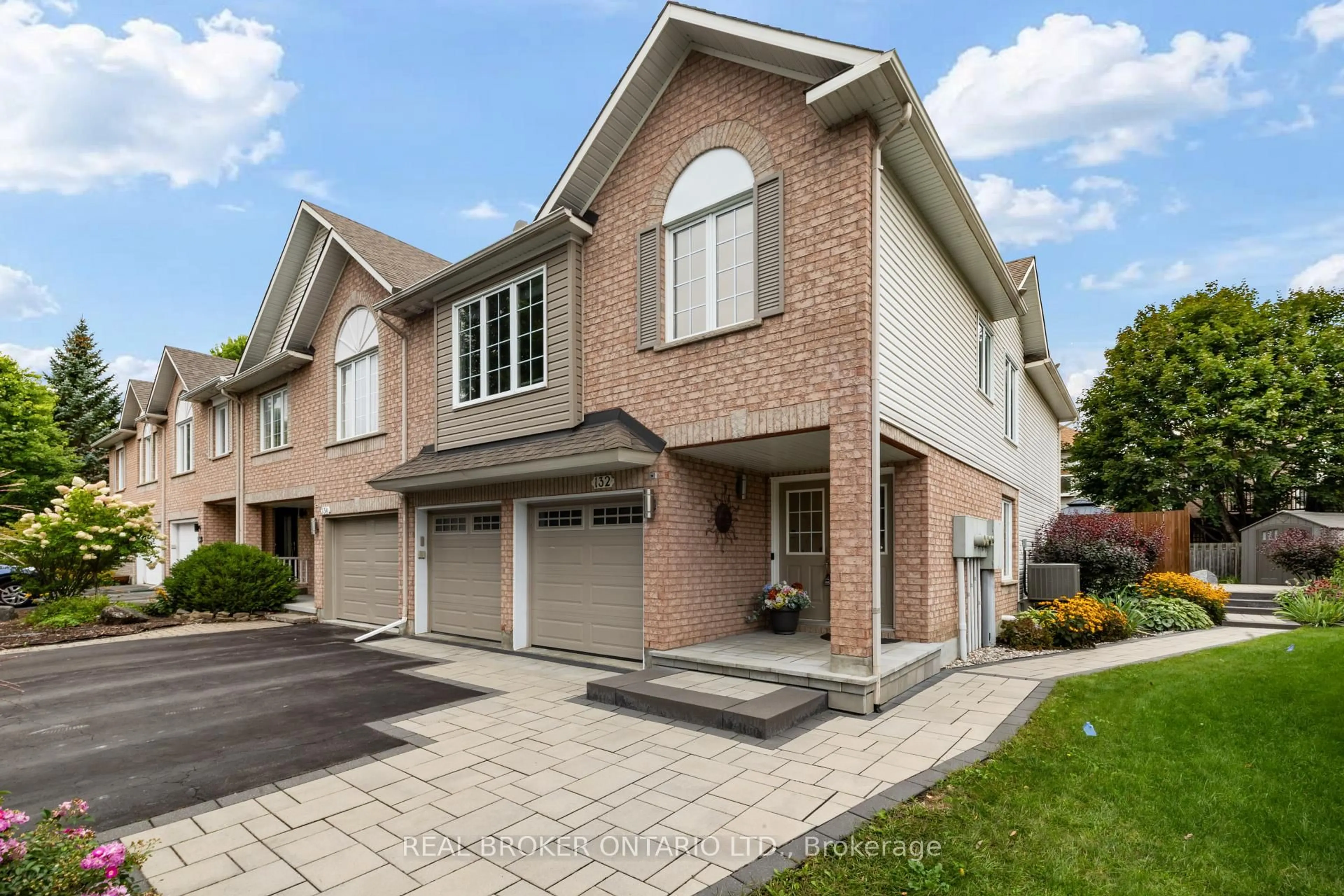 Home with brick exterior material, street for 132 Macassa Circ, Ottawa Ontario K2T 1J9