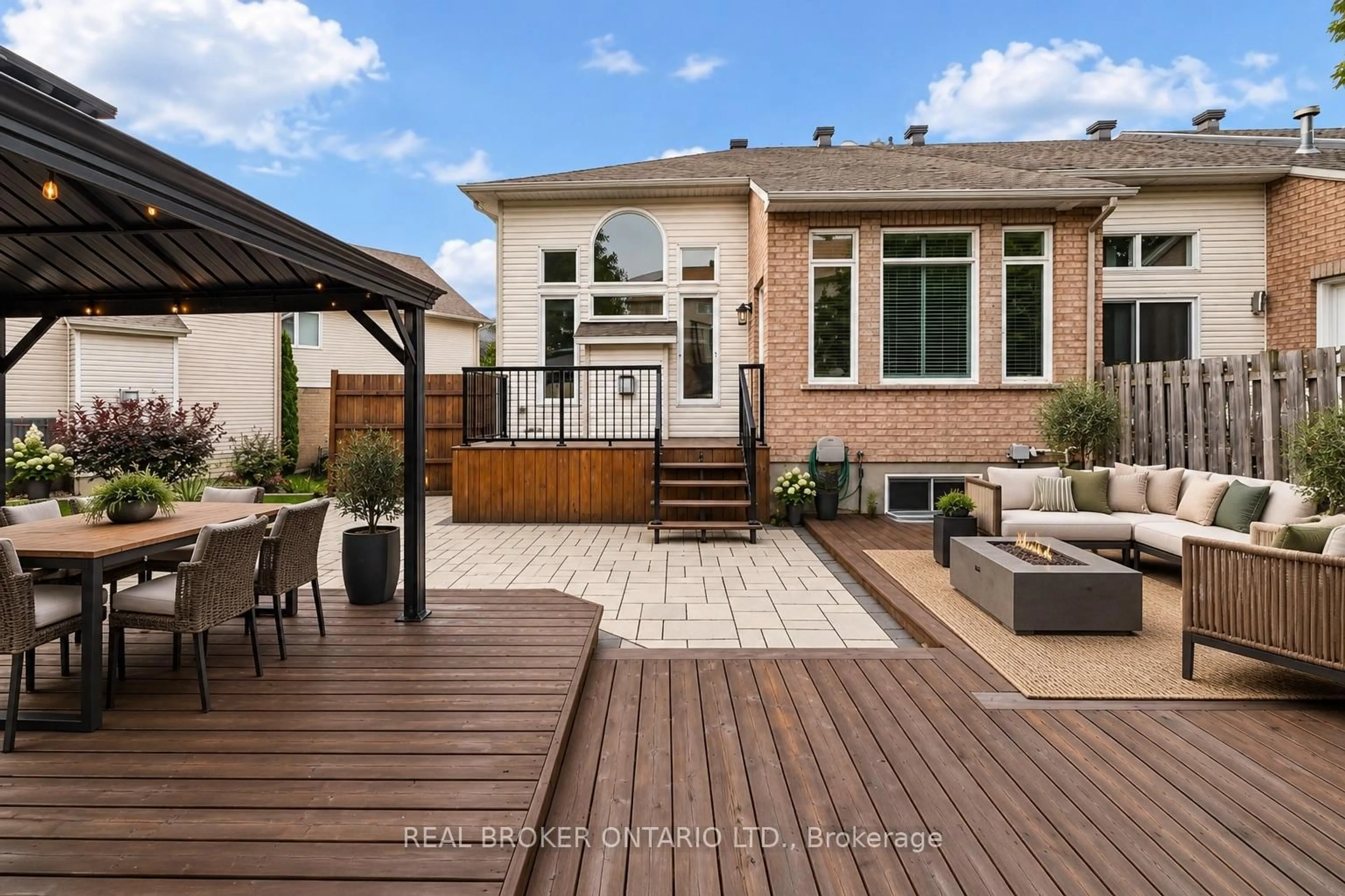 Patio, street for 132 Macassa Circ, Ottawa Ontario K2T 1J9