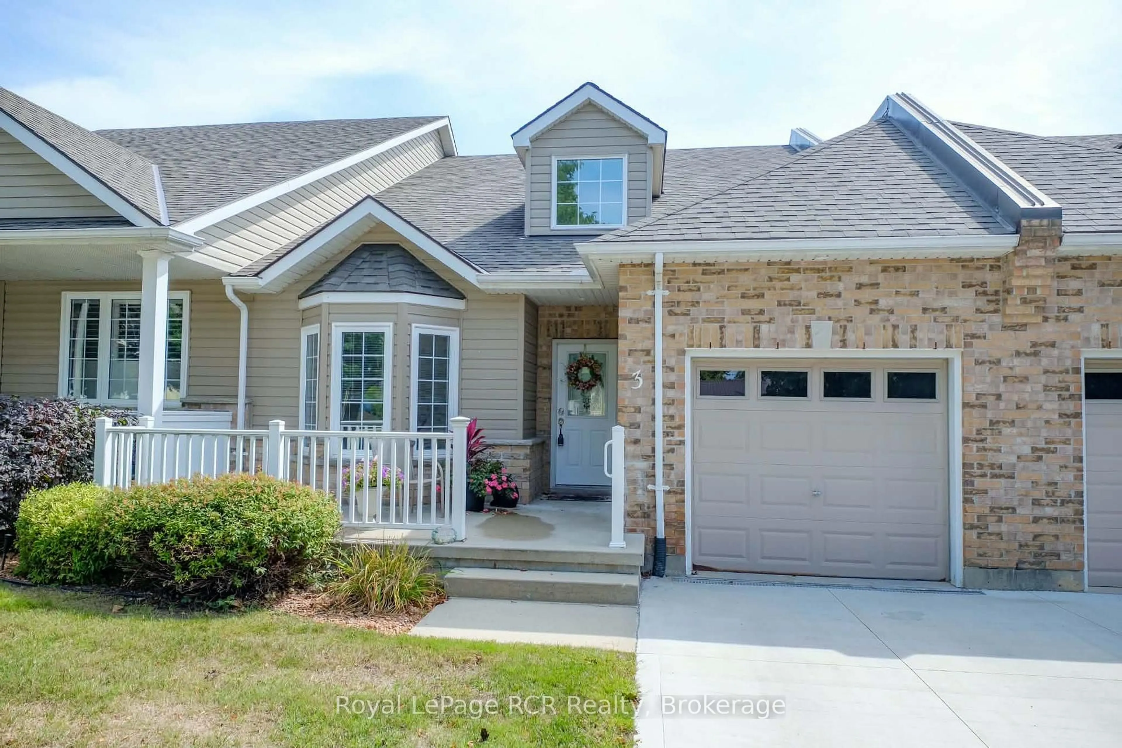 Home with vinyl exterior material, street for 855 Princes St #3, Kincardine Ontario N2Z 1Z2