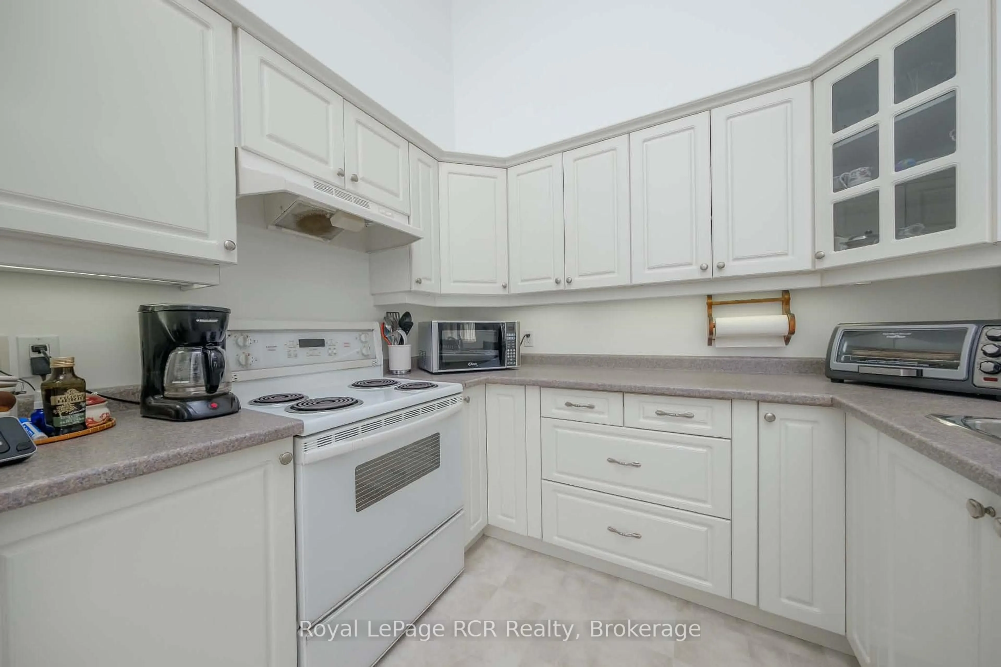 Standard kitchen, unknown for 855 Princes St #3, Kincardine Ontario N2Z 1Z2