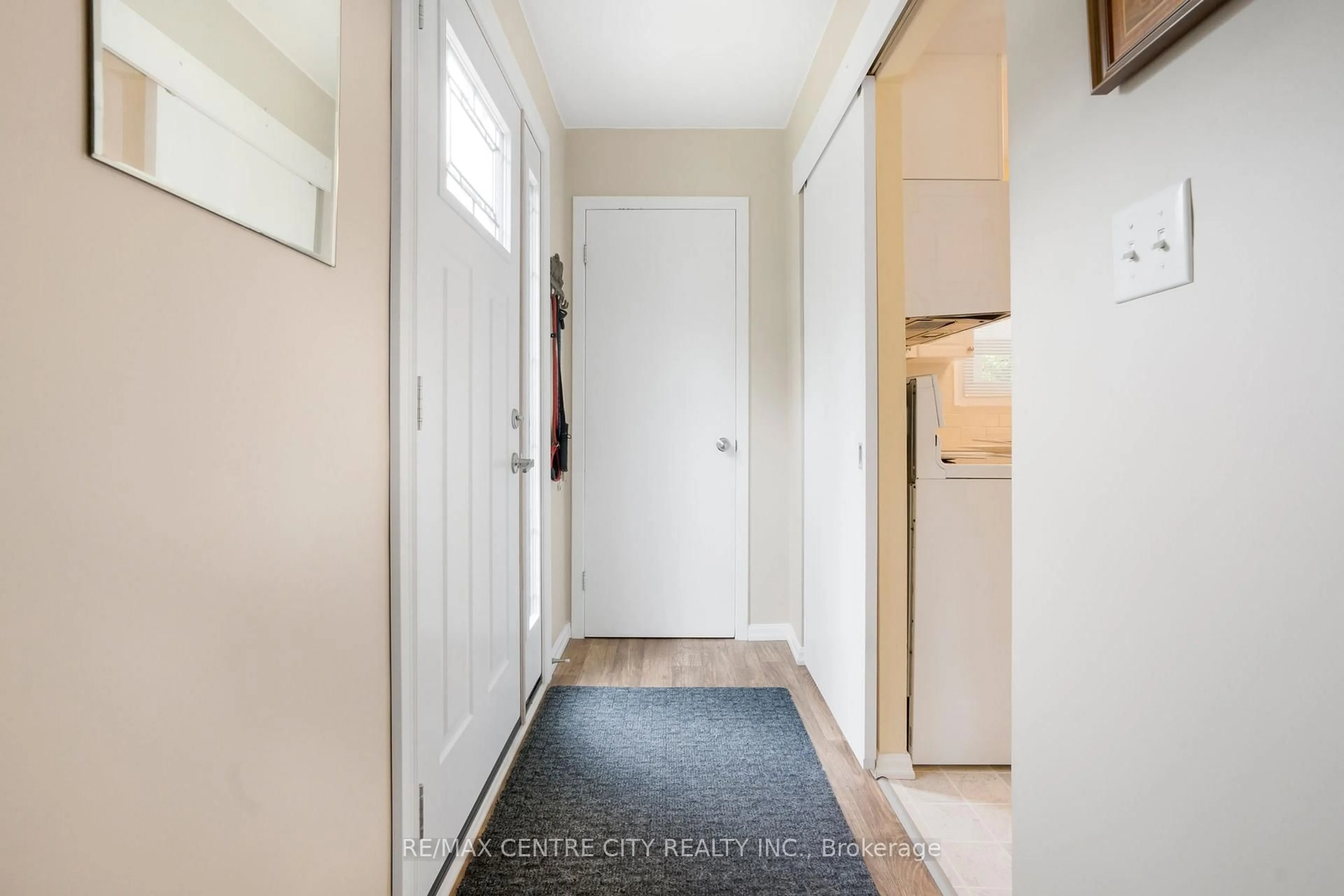 Indoor entryway for 4 Quail Pl, Chatham-Kent Ontario N7L 1G2