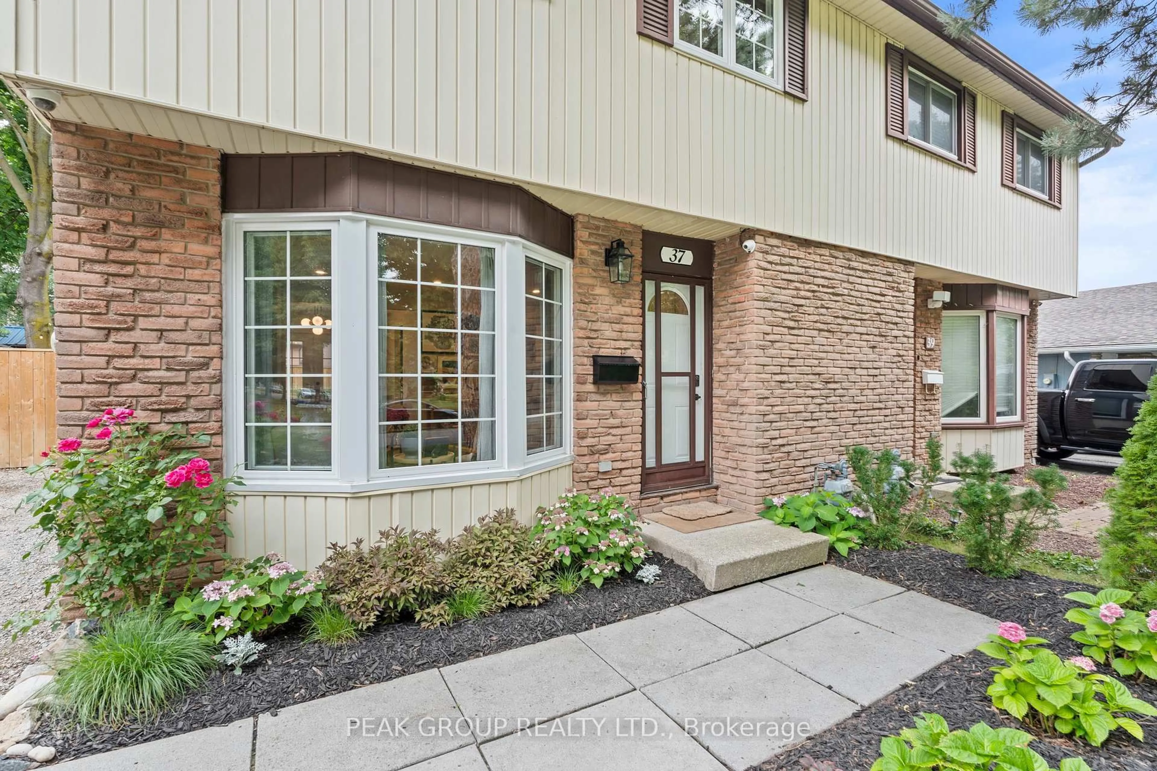 Home with brick exterior material, street for 37 Elma St, St. Catharines Ontario L2N 6Z2