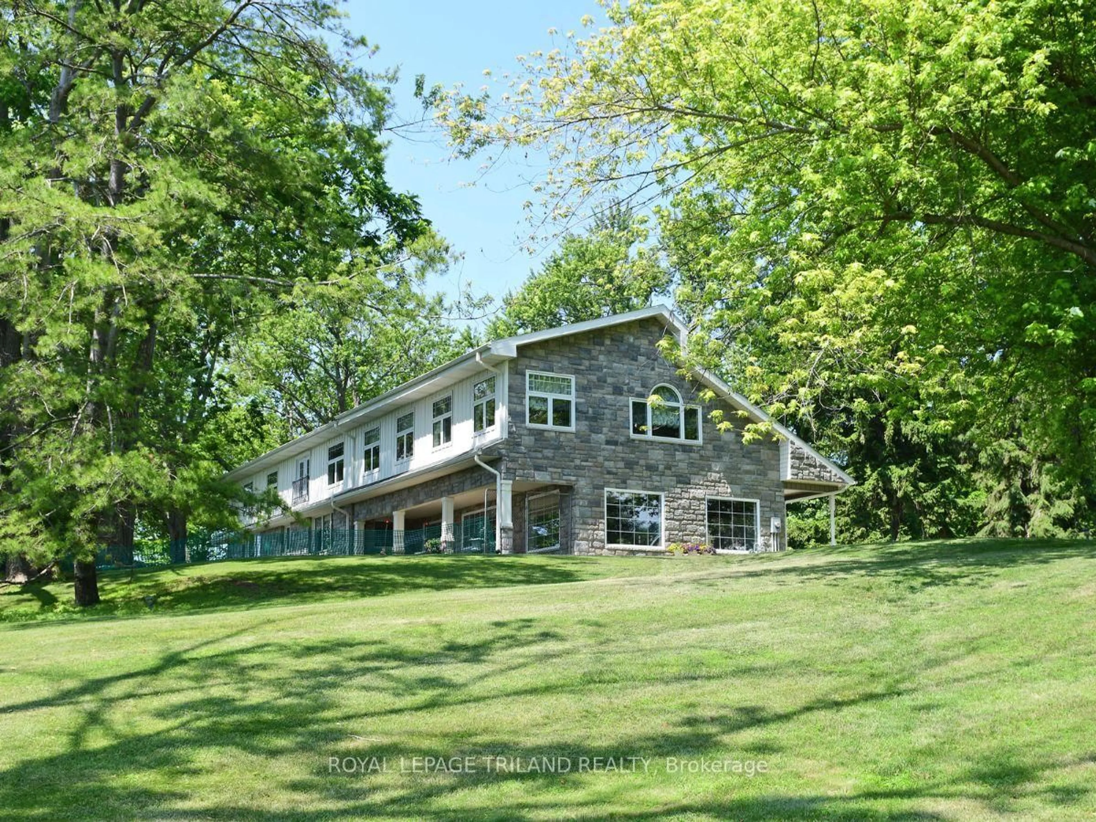 A pic from outside/outdoor area/front of a property/back of a property/a pic from drone, unknown for 7570 Talbot Tr, Chatham-Kent Ontario N0P 1A0