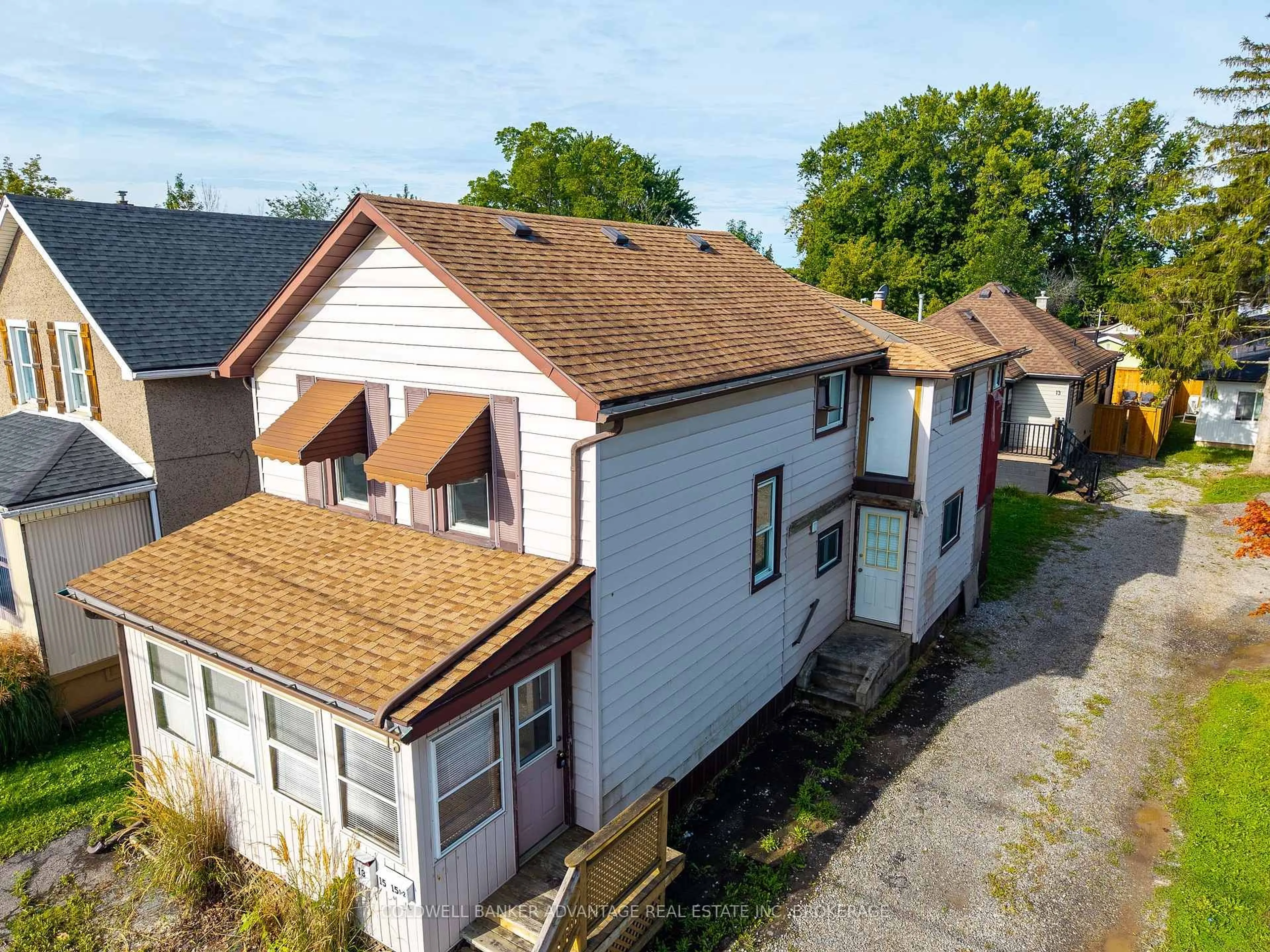 A pic from outside/outdoor area/front of a property/back of a property/a pic from drone, building for 15 Duncan St, Welland Ontario L3B 2C5