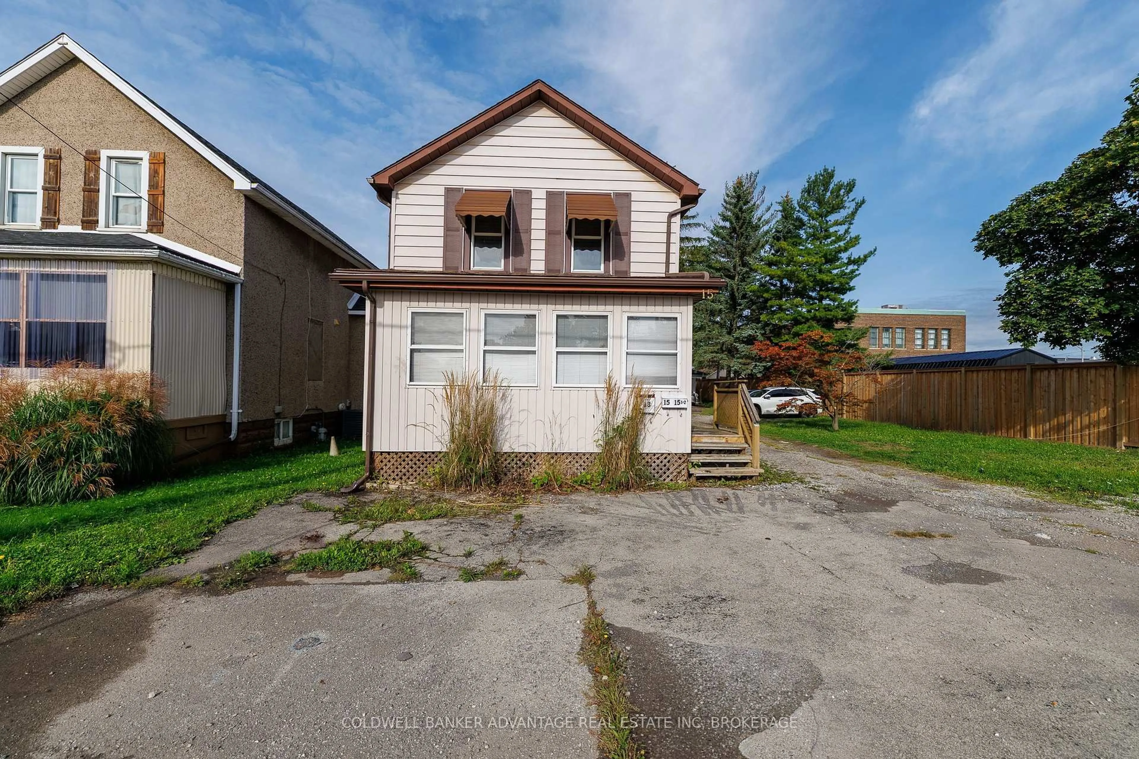 Unknown for 15 Duncan St, Welland Ontario L3B 2C5