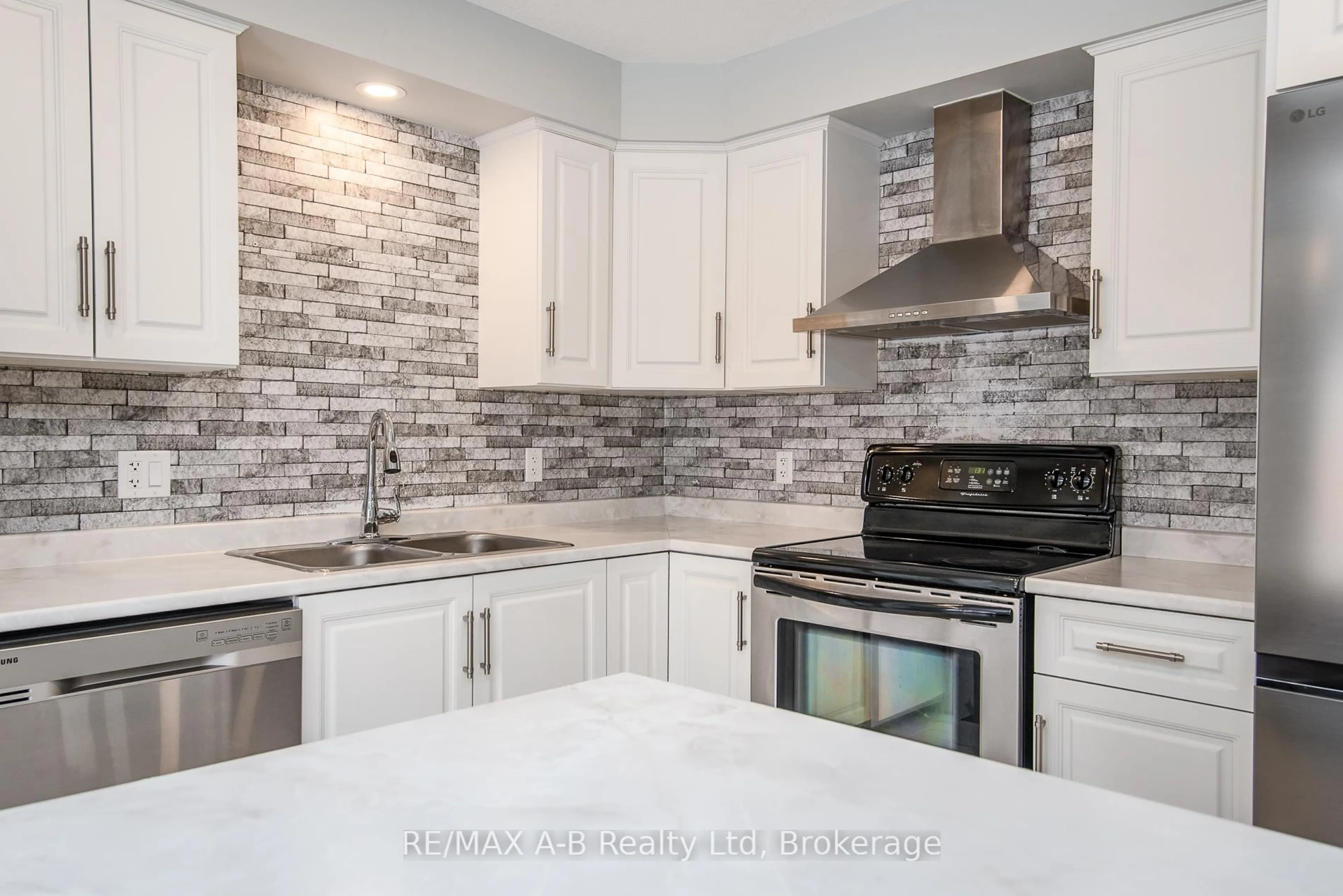 Open concept kitchen, ceramic/tile floor for 45 ROBERTSON Dr, Stratford Ontario N5A 0J6